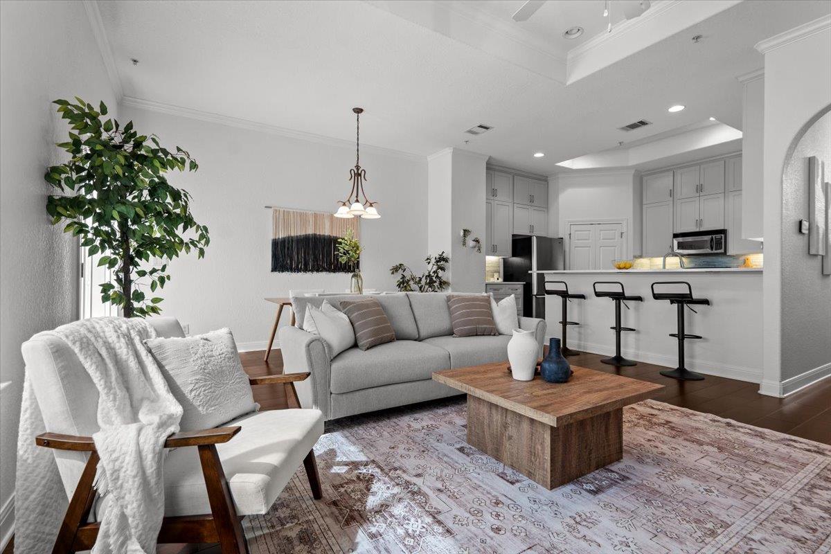 Listing photo 1 of 10300  Morado Cv  #903