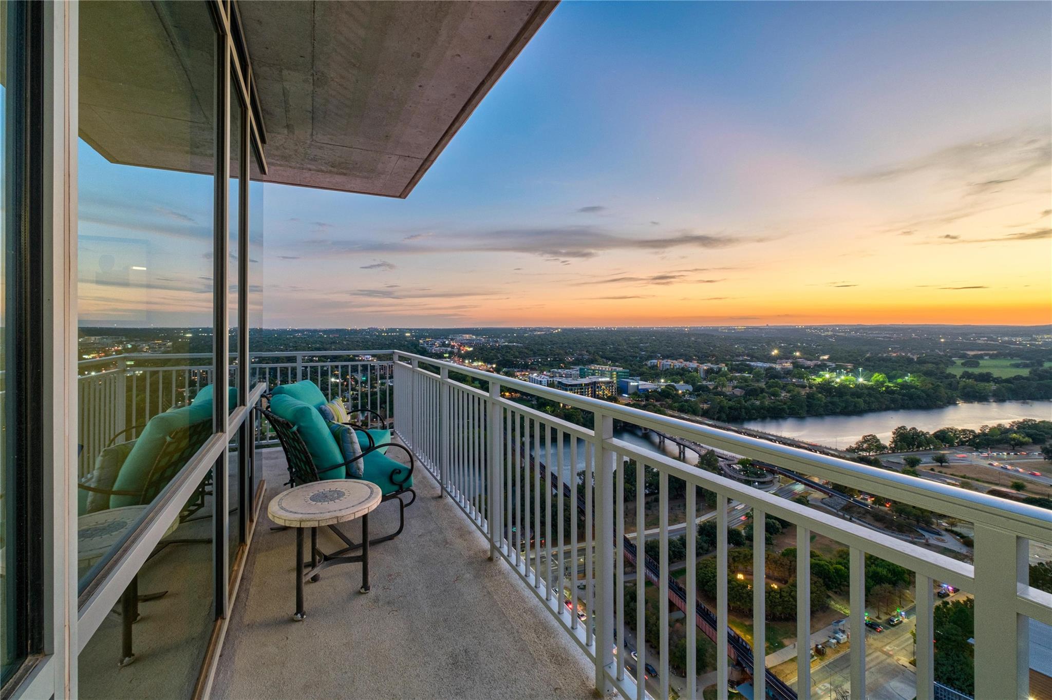 Ảnh nhà đang rao bán 1 của 222  West Ave  #2802