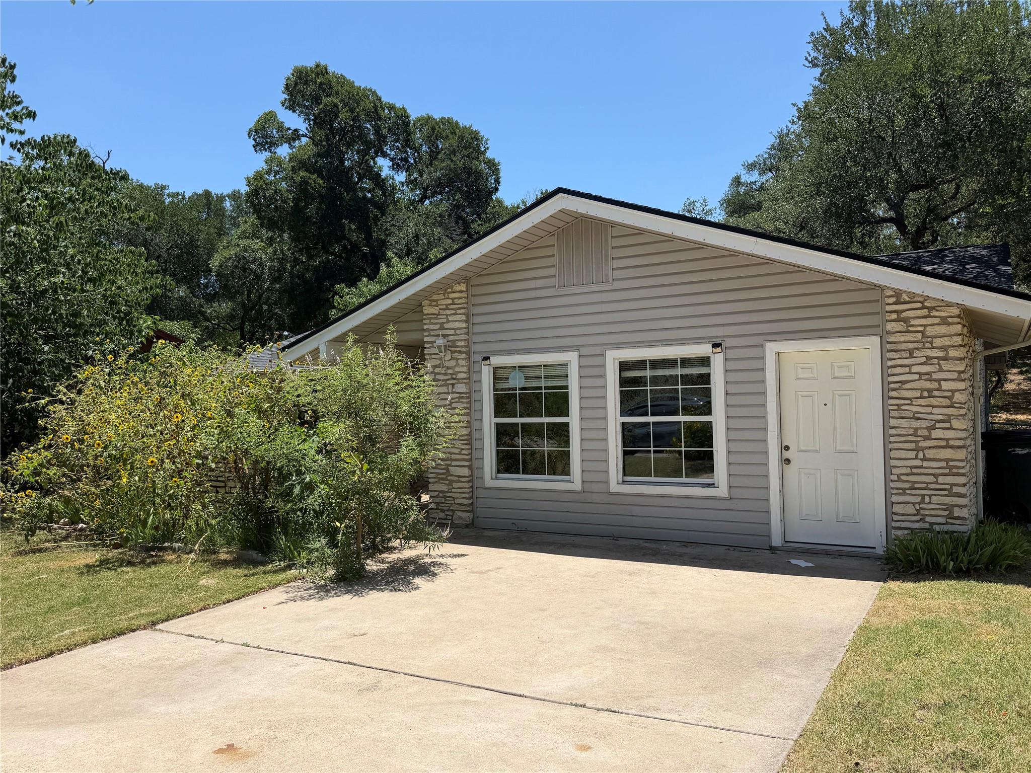 Listing photo 1 of 801  Brushy Creek Dr