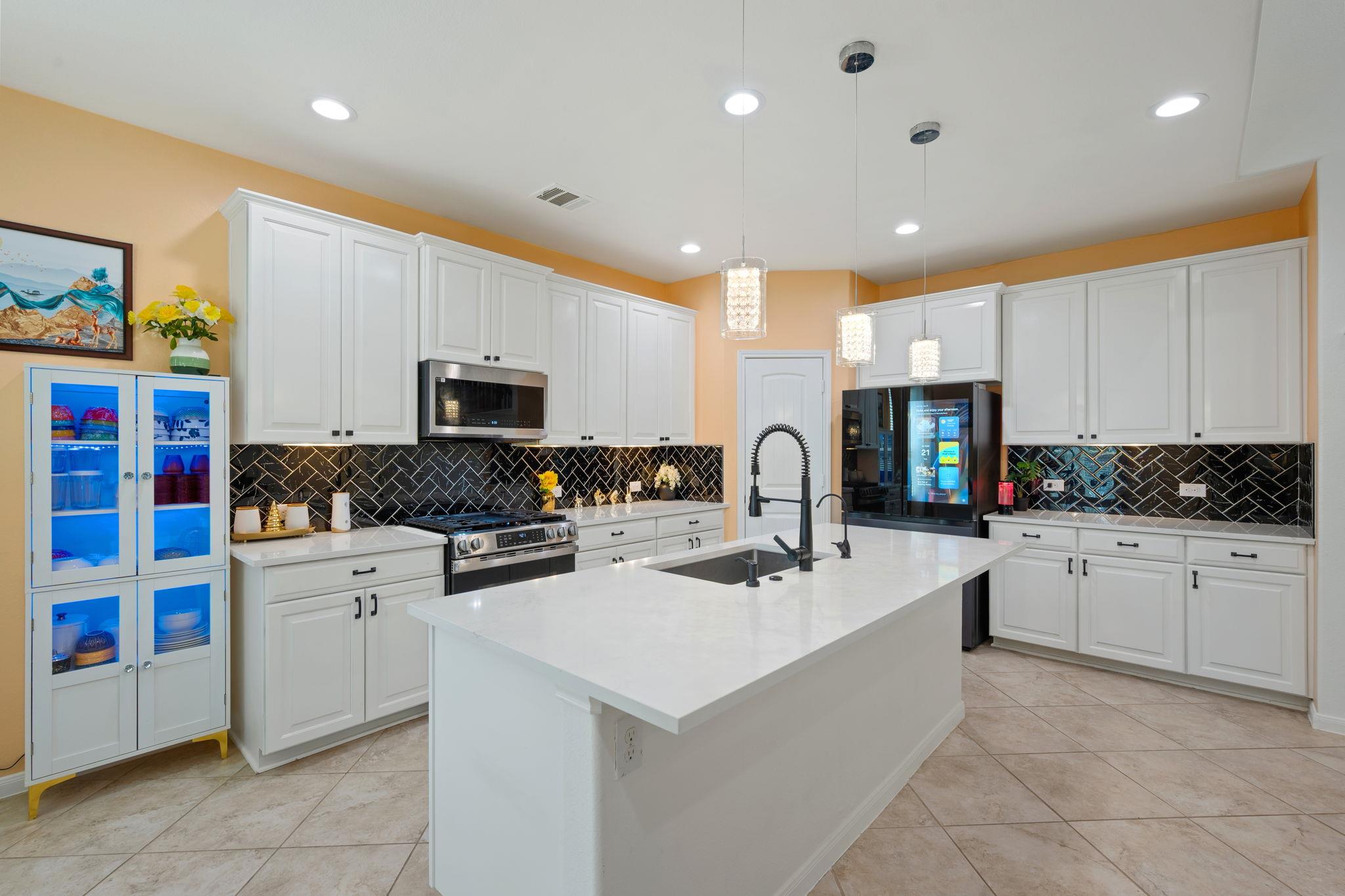 Listing photo 1 of 2509  Etta May Ln
