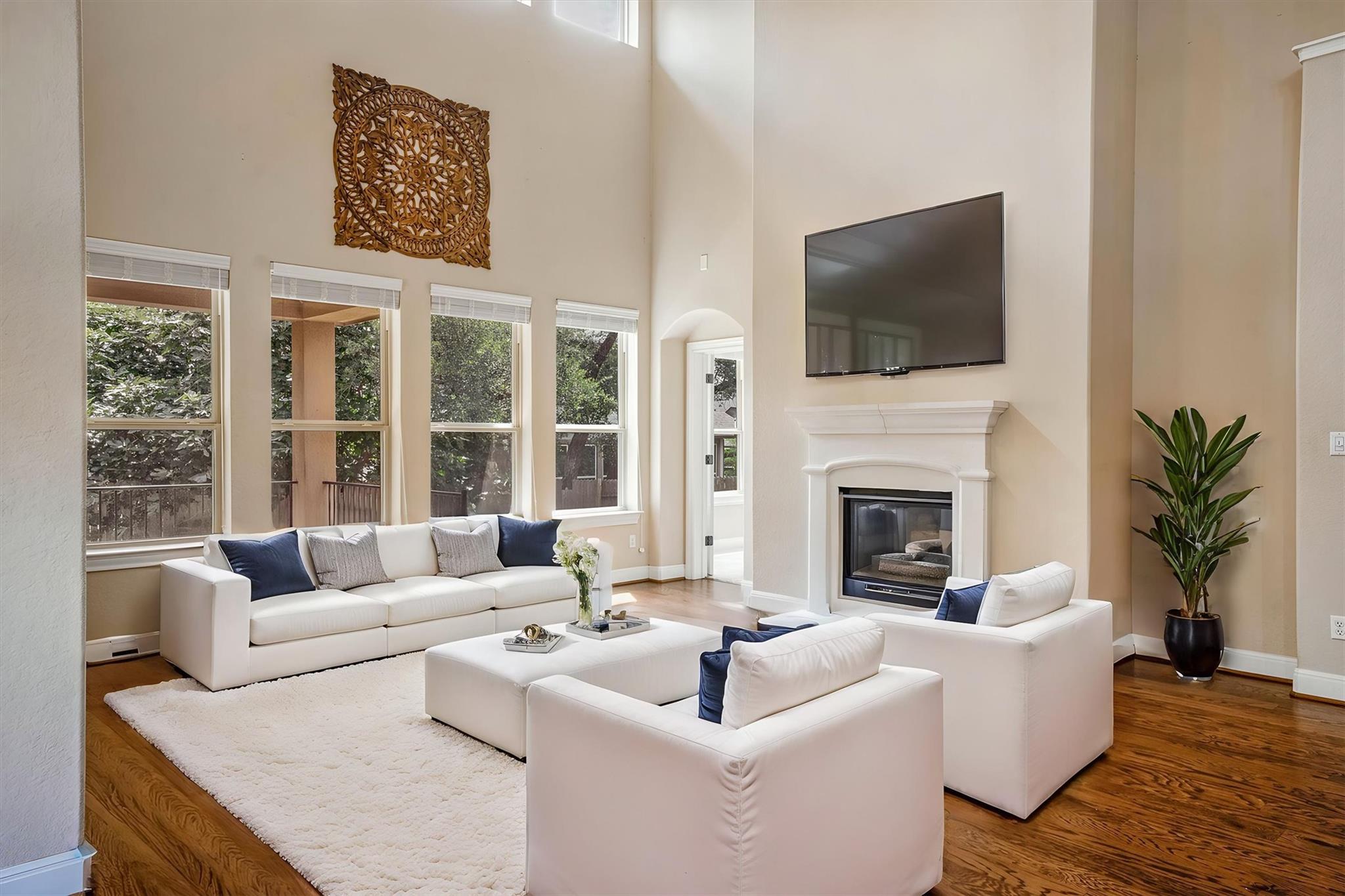 Listing photo 1 of 5809  Viejo Dr