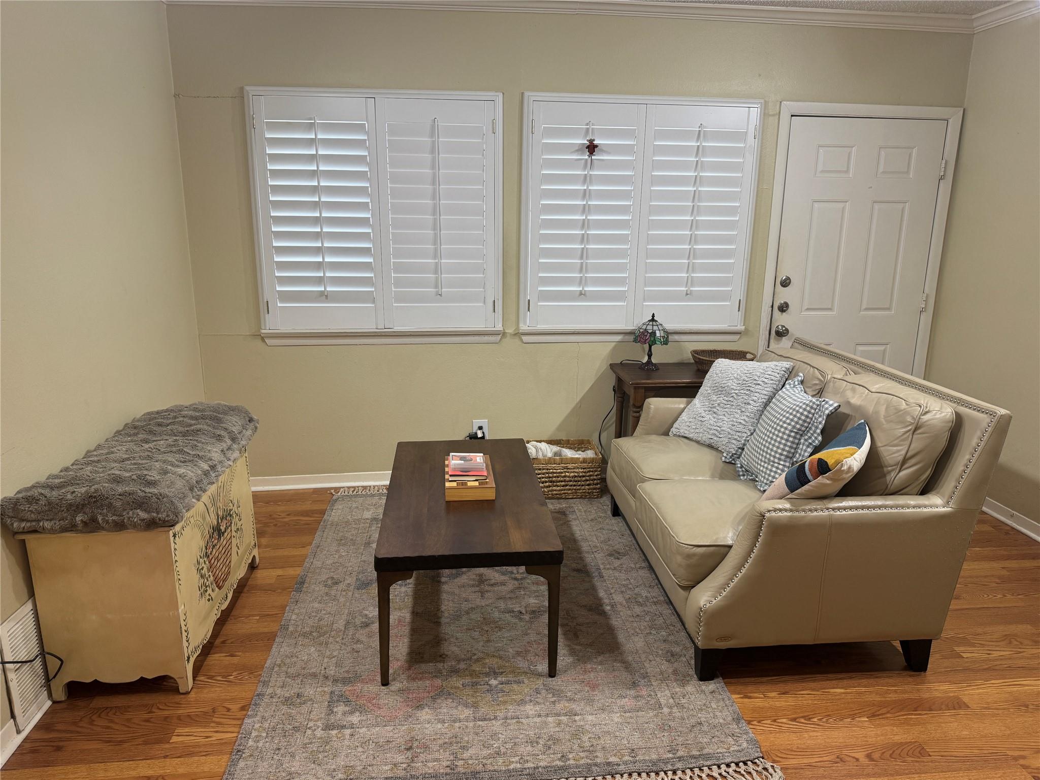 Listing photo 1 of 2510  San Gabriel St  #306