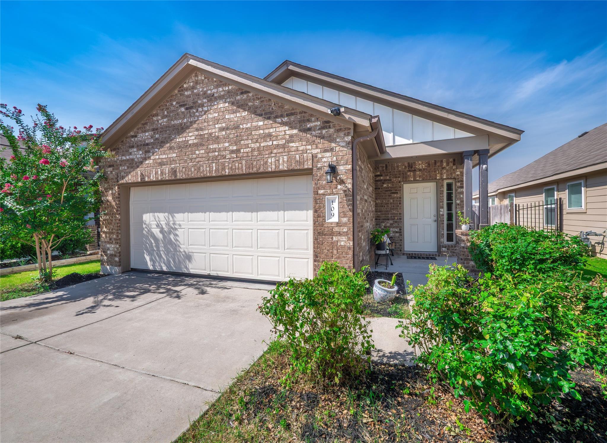 Listing photo 1 of 109  Lambert St