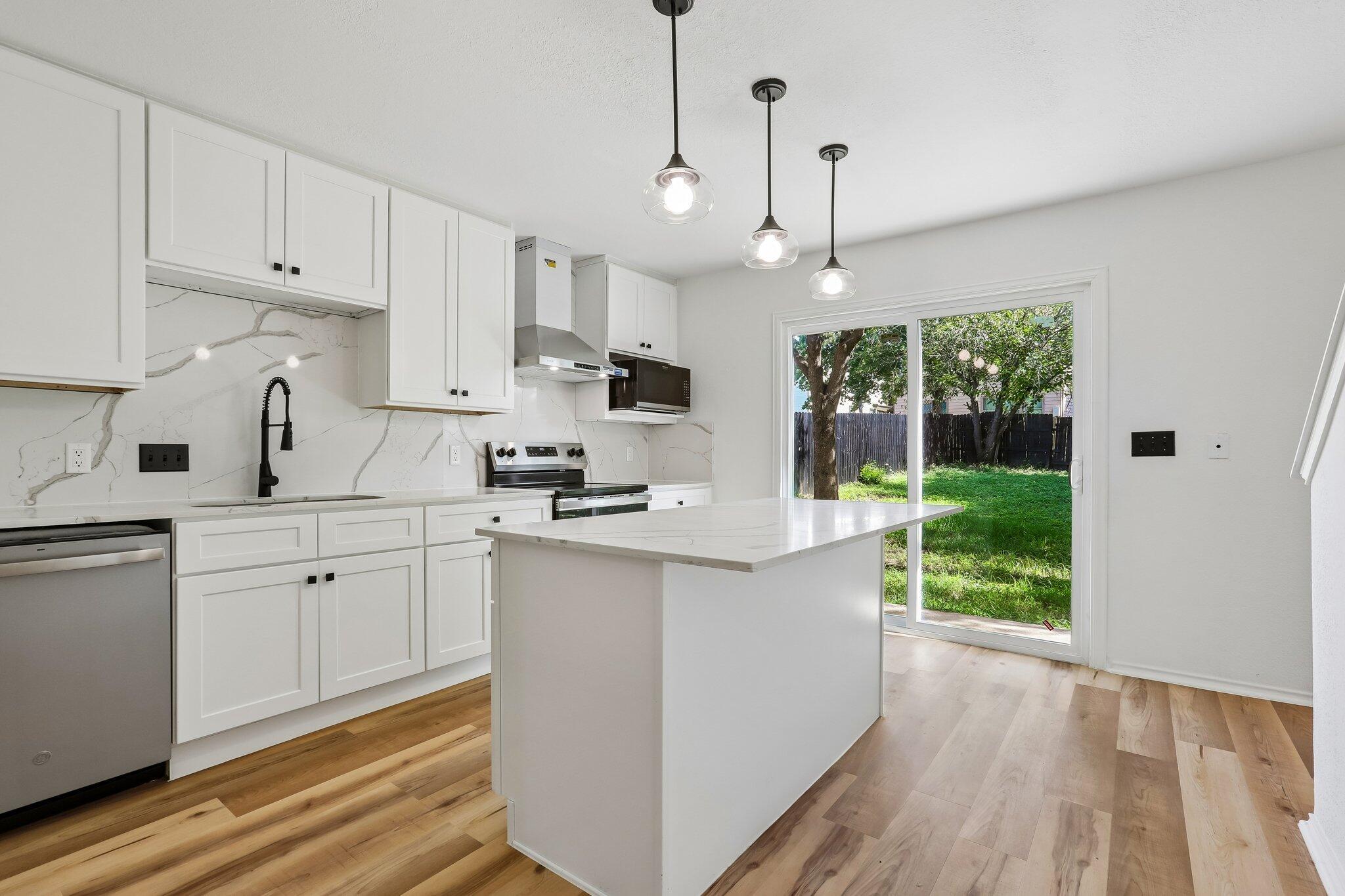 Listing photo 1 of 4504  Lyra Cir