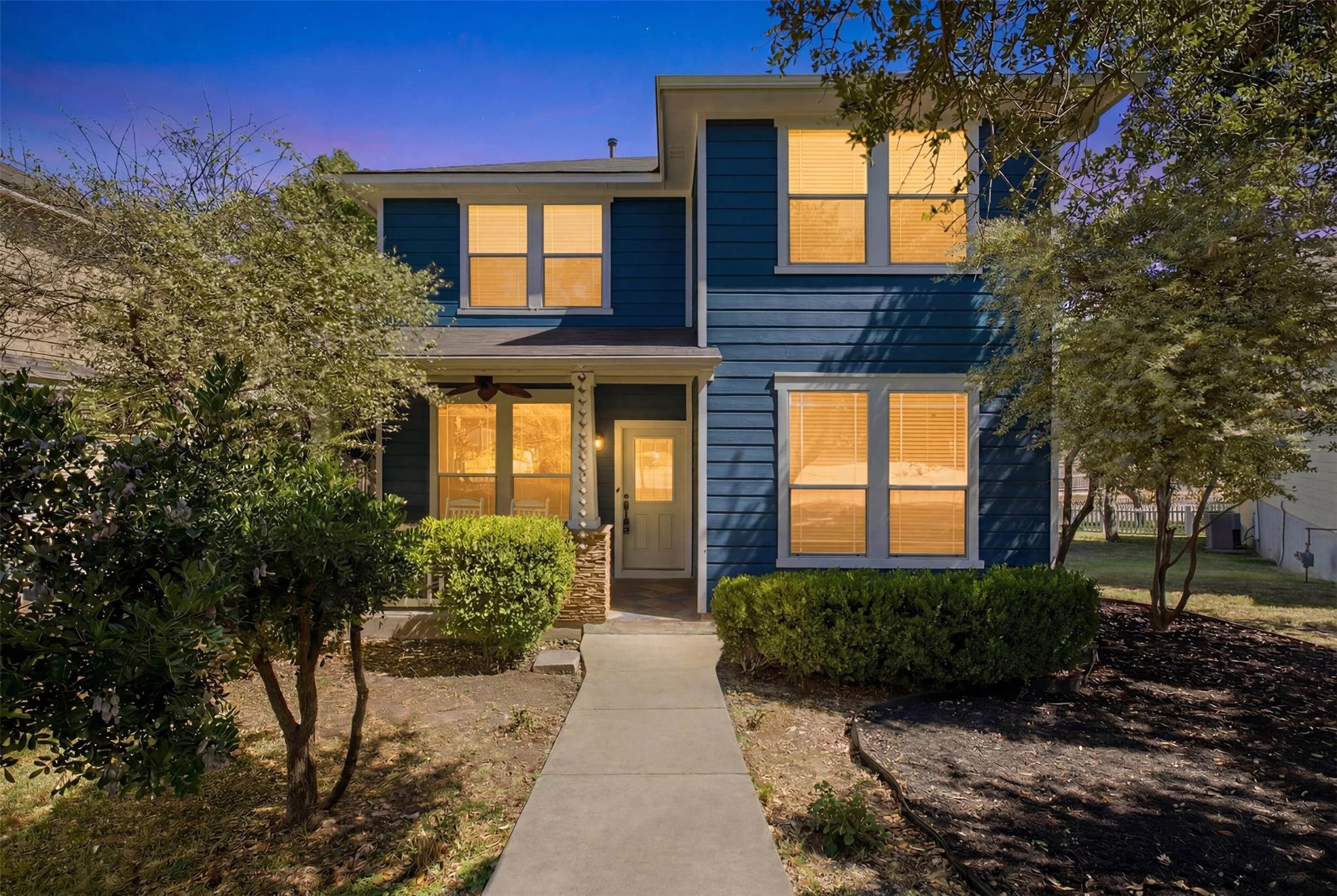 Listing photo 1 of 1223  Peyton Pl