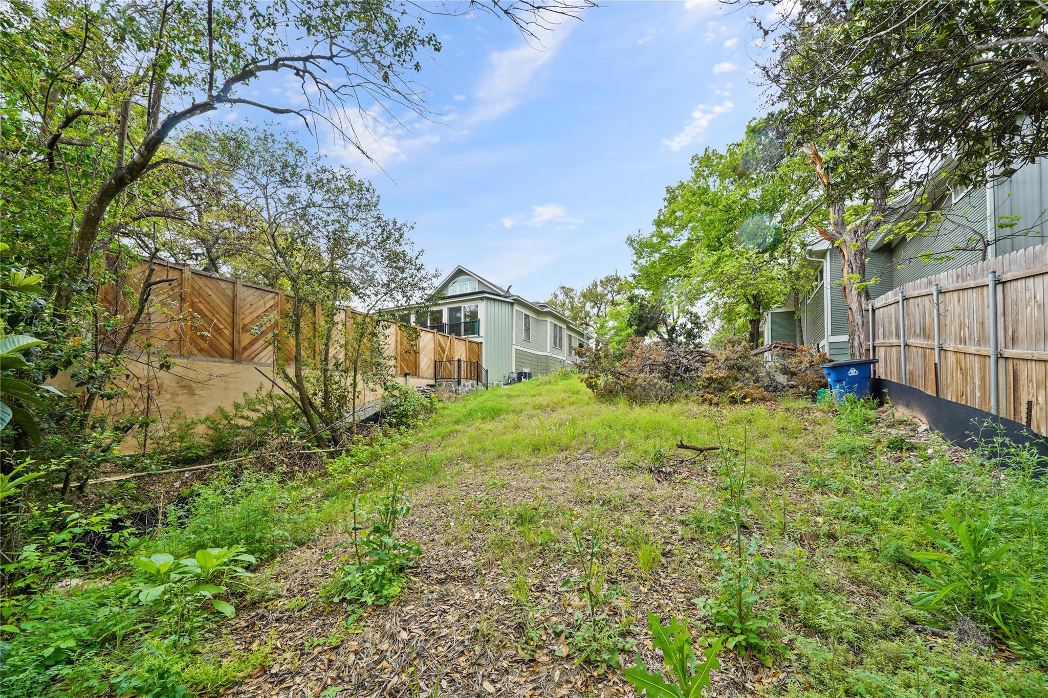 Listing photo 1 of 1407  Newning Ave