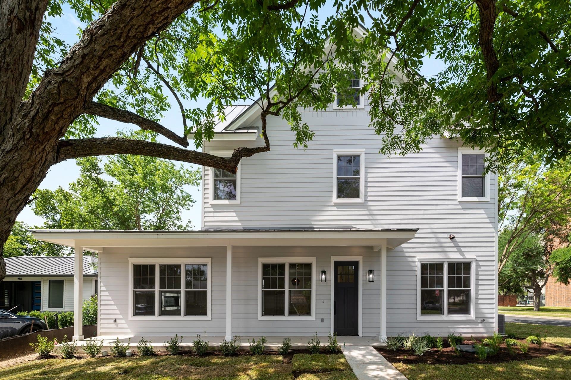 Listing photo 1 of 1919 W 38th St