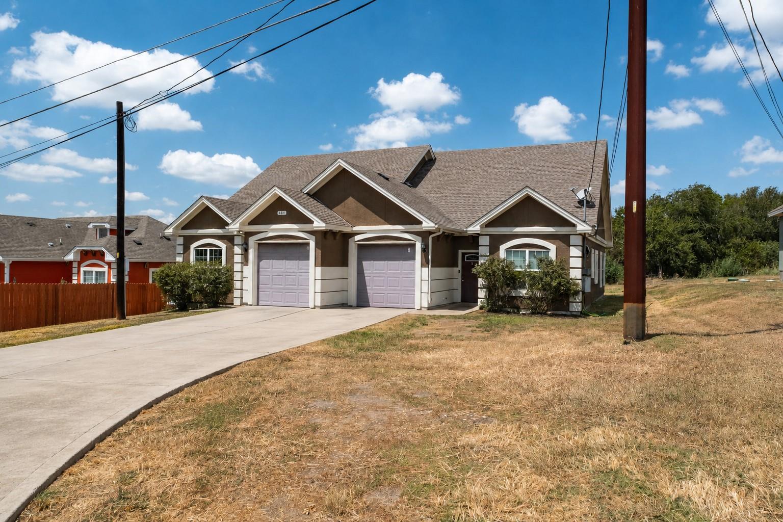 Listing photo 1 of 404  Mesa Dr