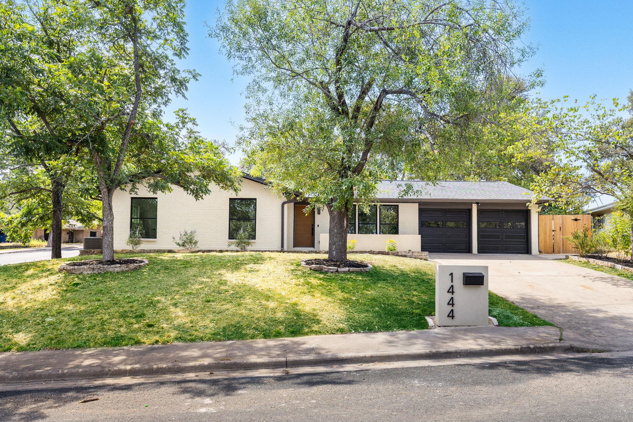 Listing photo 1 of 1444  Salem Meadow Cir