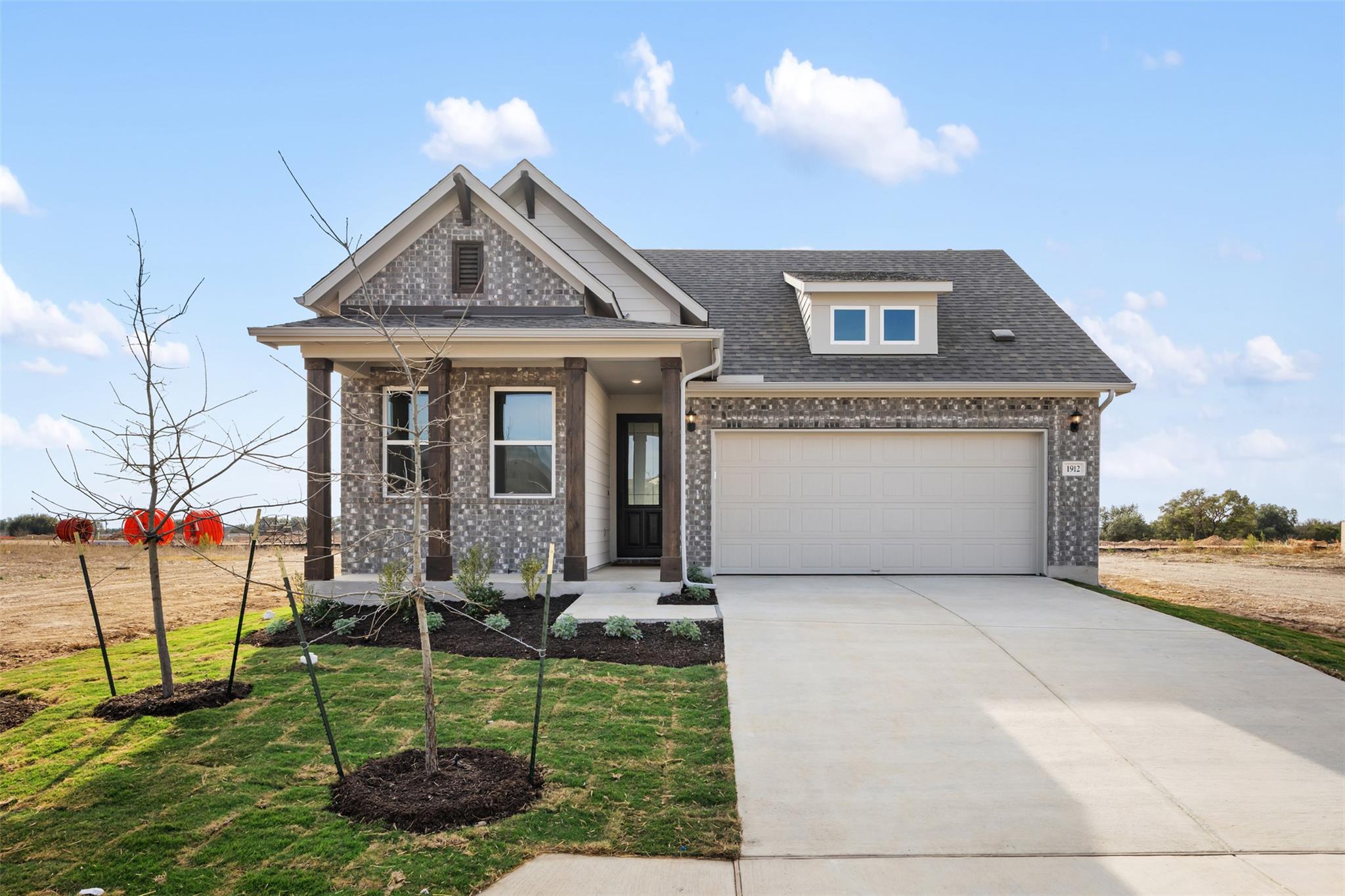 Listing photo 1 of 126  Arlington Park Loop