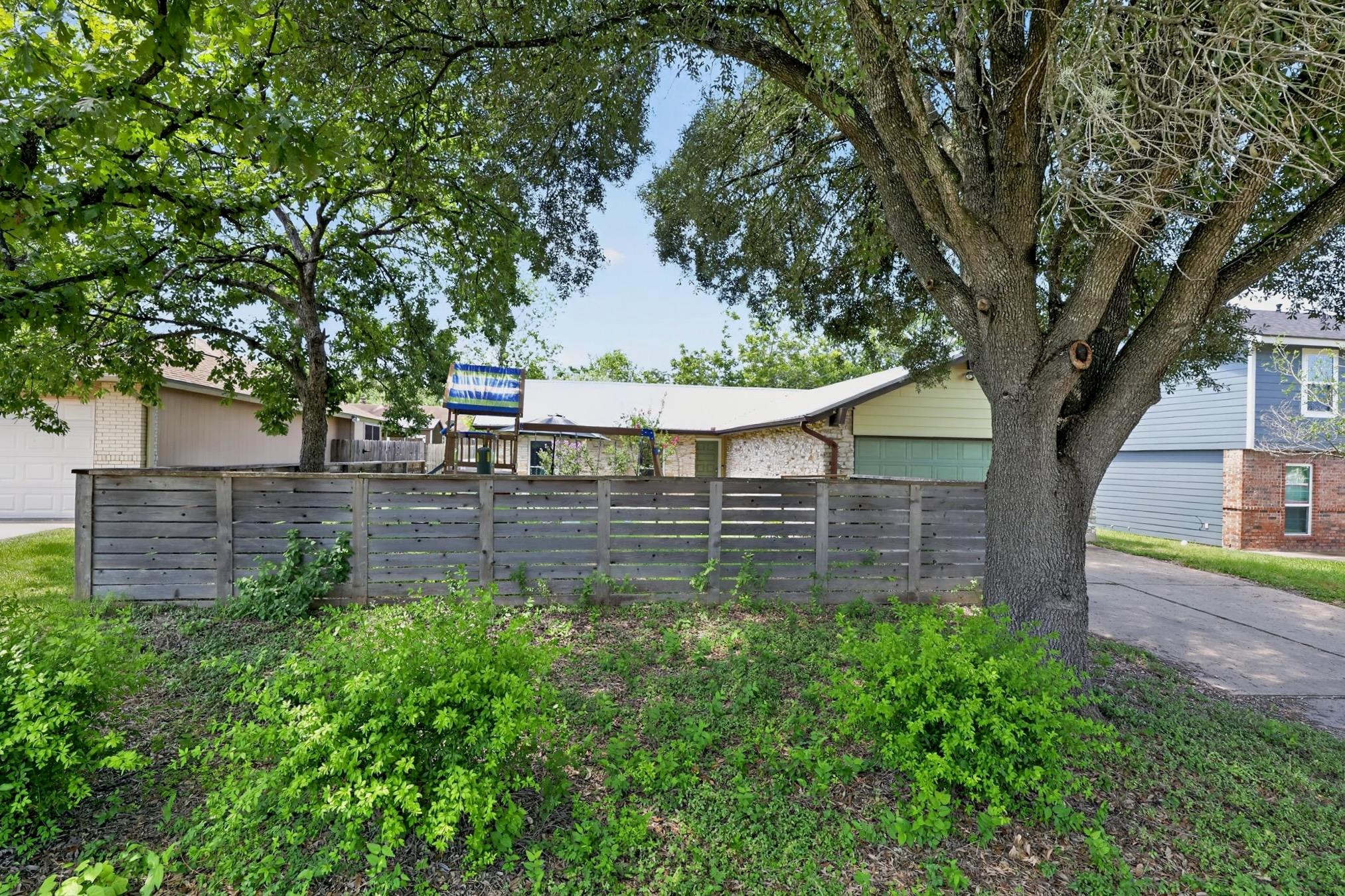 Listing photo 1 of 1213  Dunstan Dr