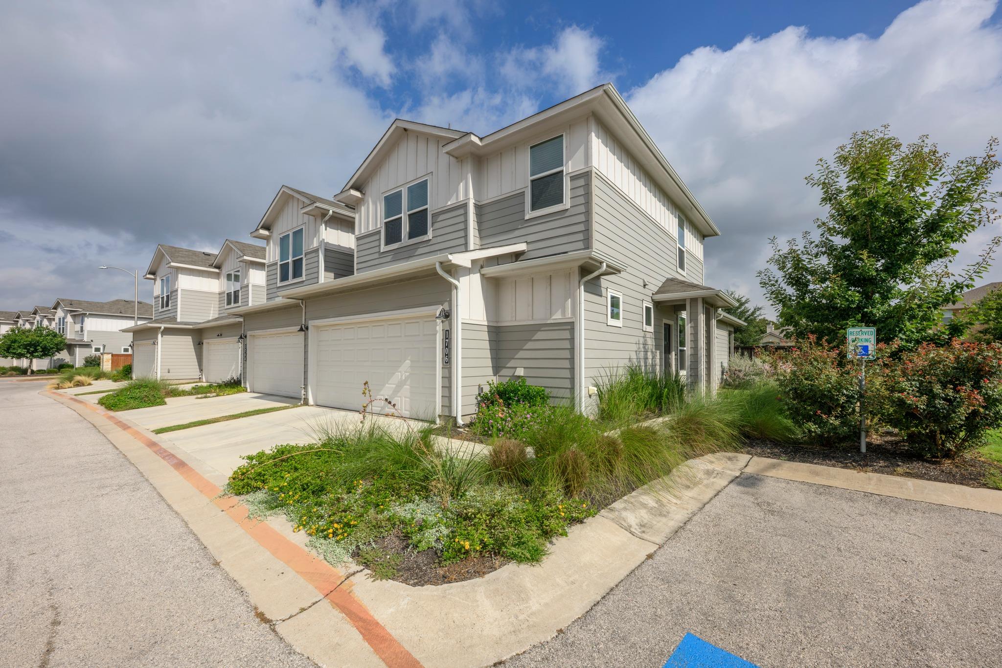 Listing photo 1 of 1706  Tun Tavern Trl