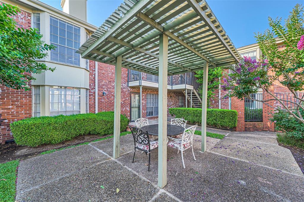Listing photo 1 of 7920  Rockwood Ln  #203