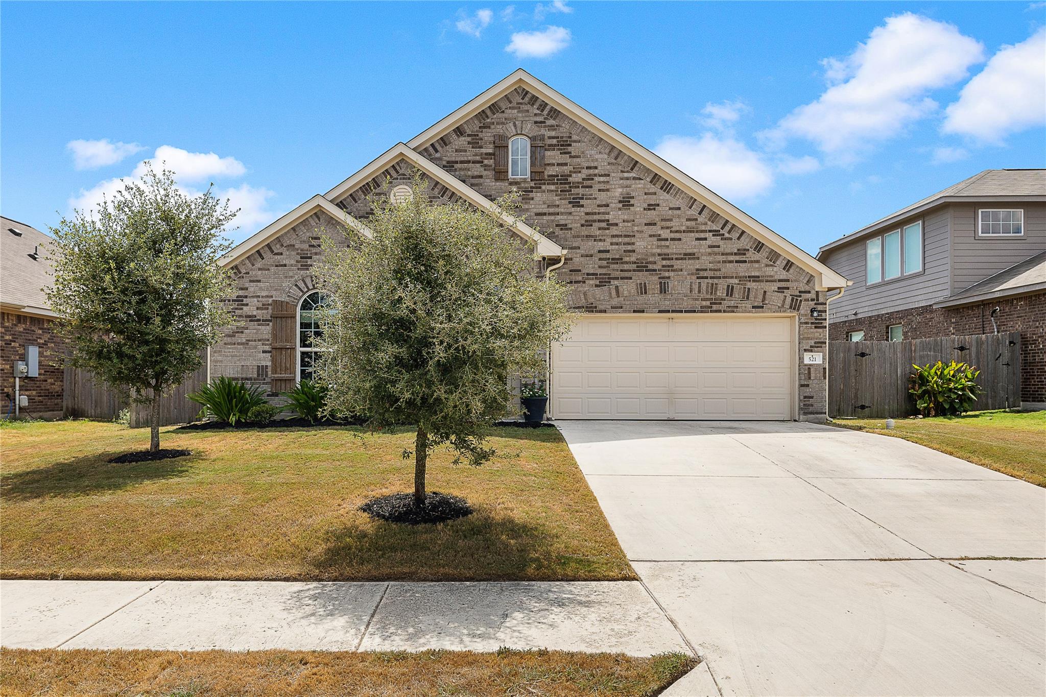 Listing photo 1 of 521  Hendelson Ln