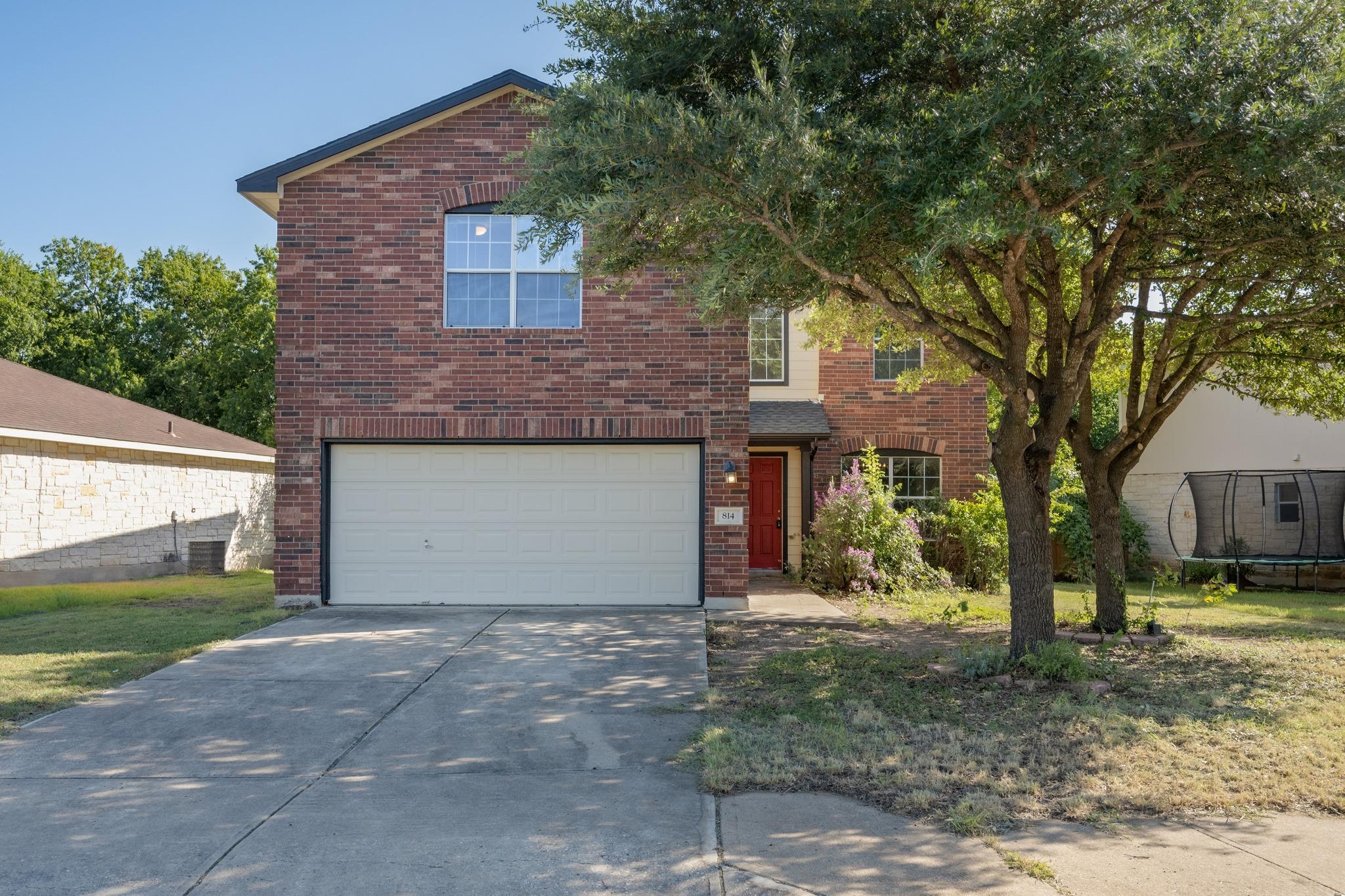 Listing photo 1 of 814  Indian Meadow Dr