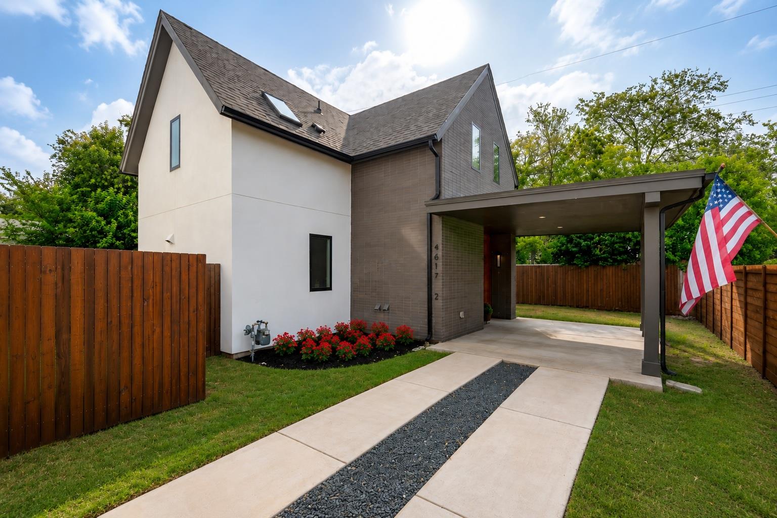 Listing photo 1 of 4617  Englewood Dr  #2