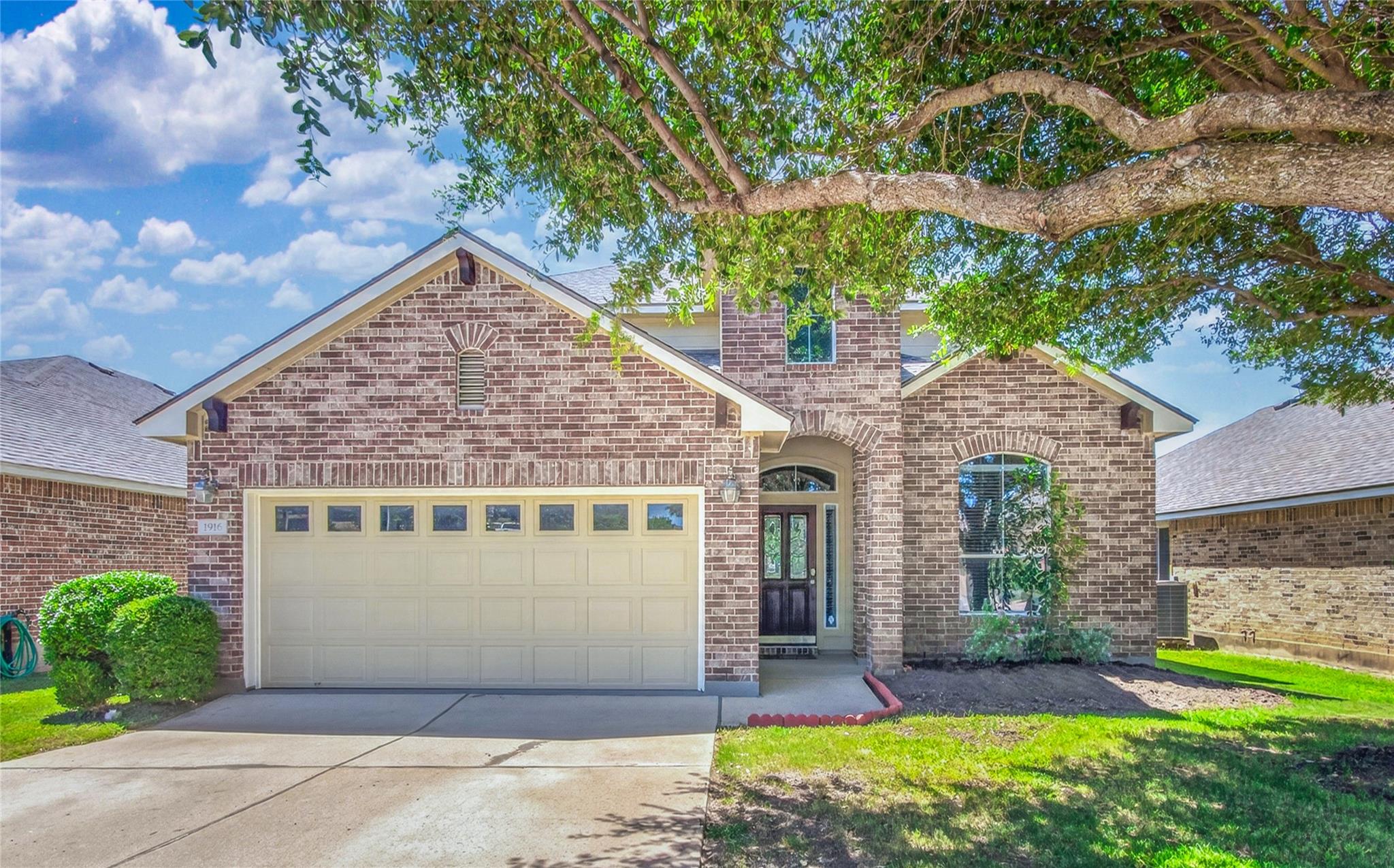Listing photo 1 of 1916  Golden Arrow Ave