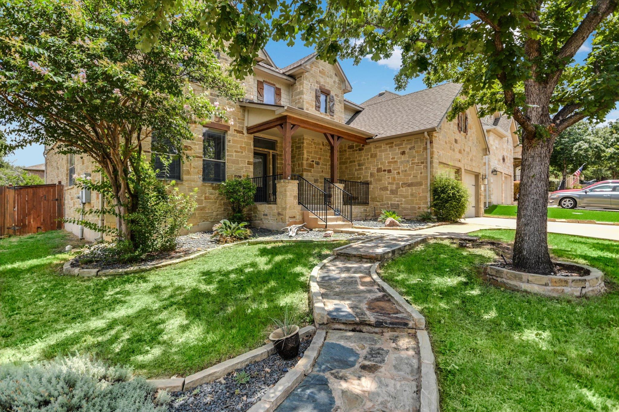 Natural stone construction and a curved walkway d