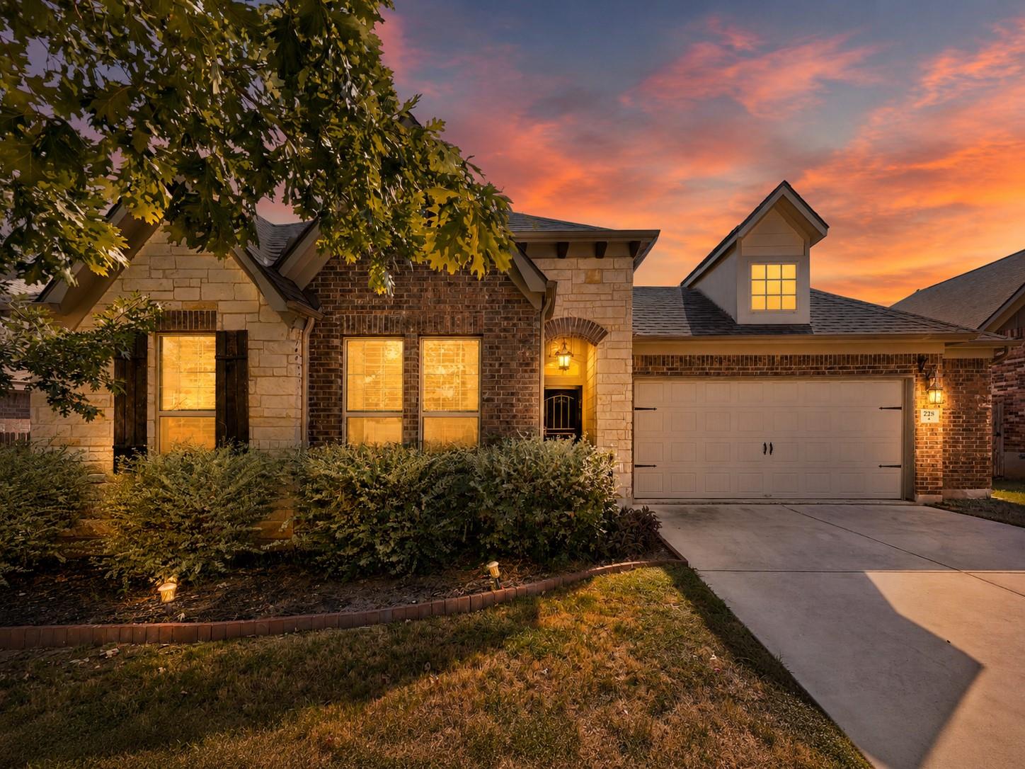 Listing photo 1 of 228  Mandana St