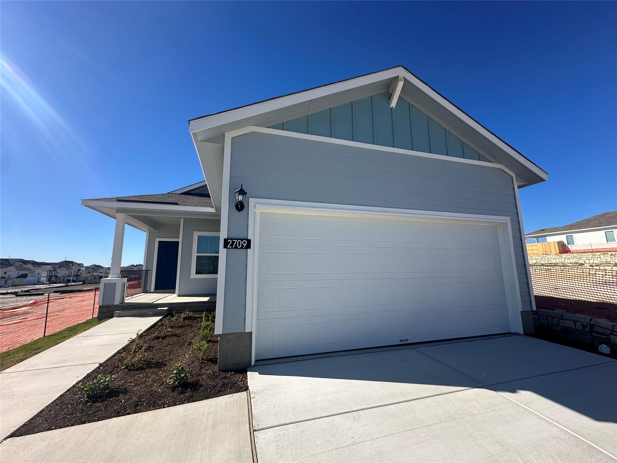 Listing photo 1 of 2709  Derwent Dr