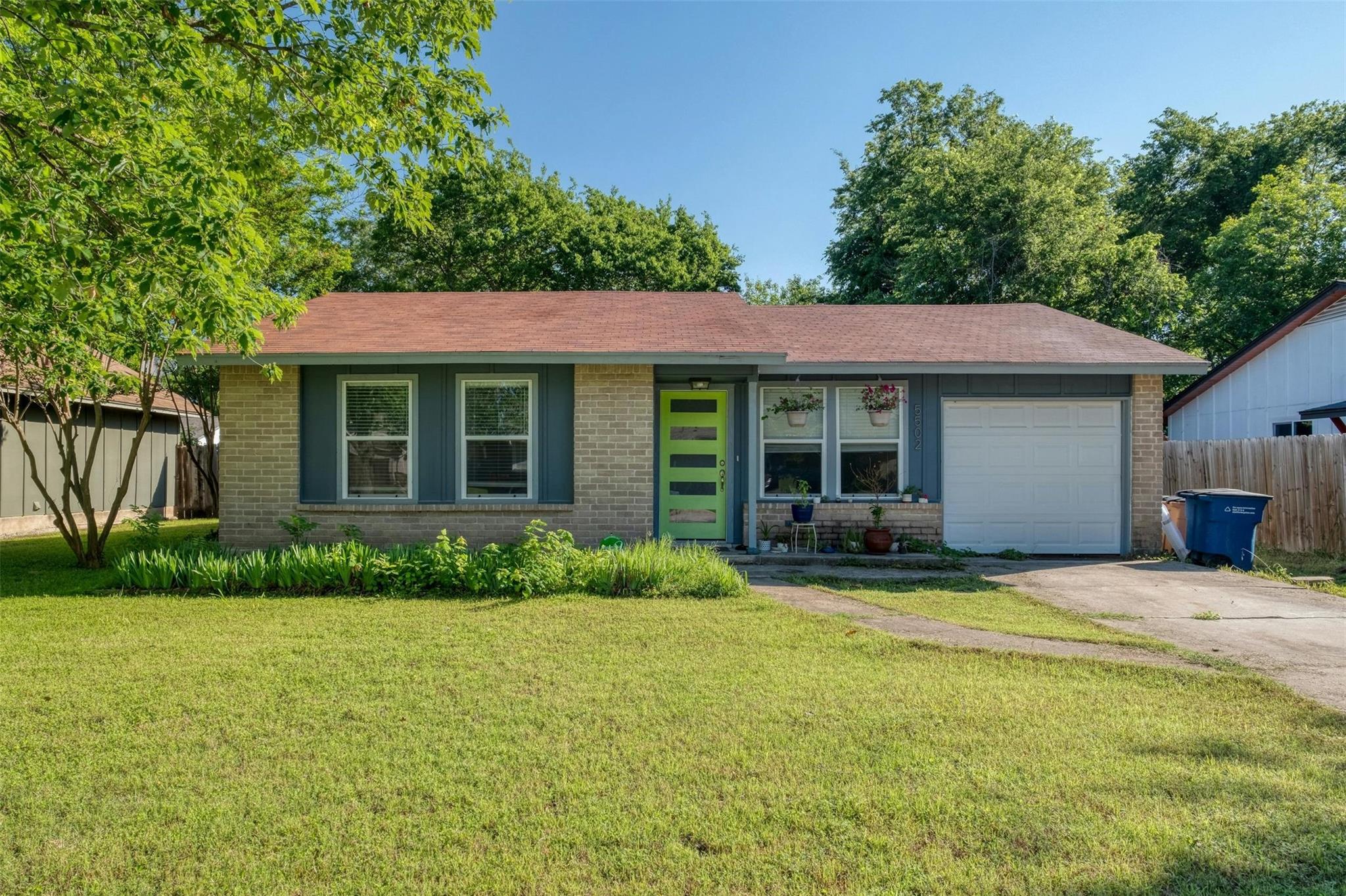 Listing photo 1 of 5502  Burgundy Dr