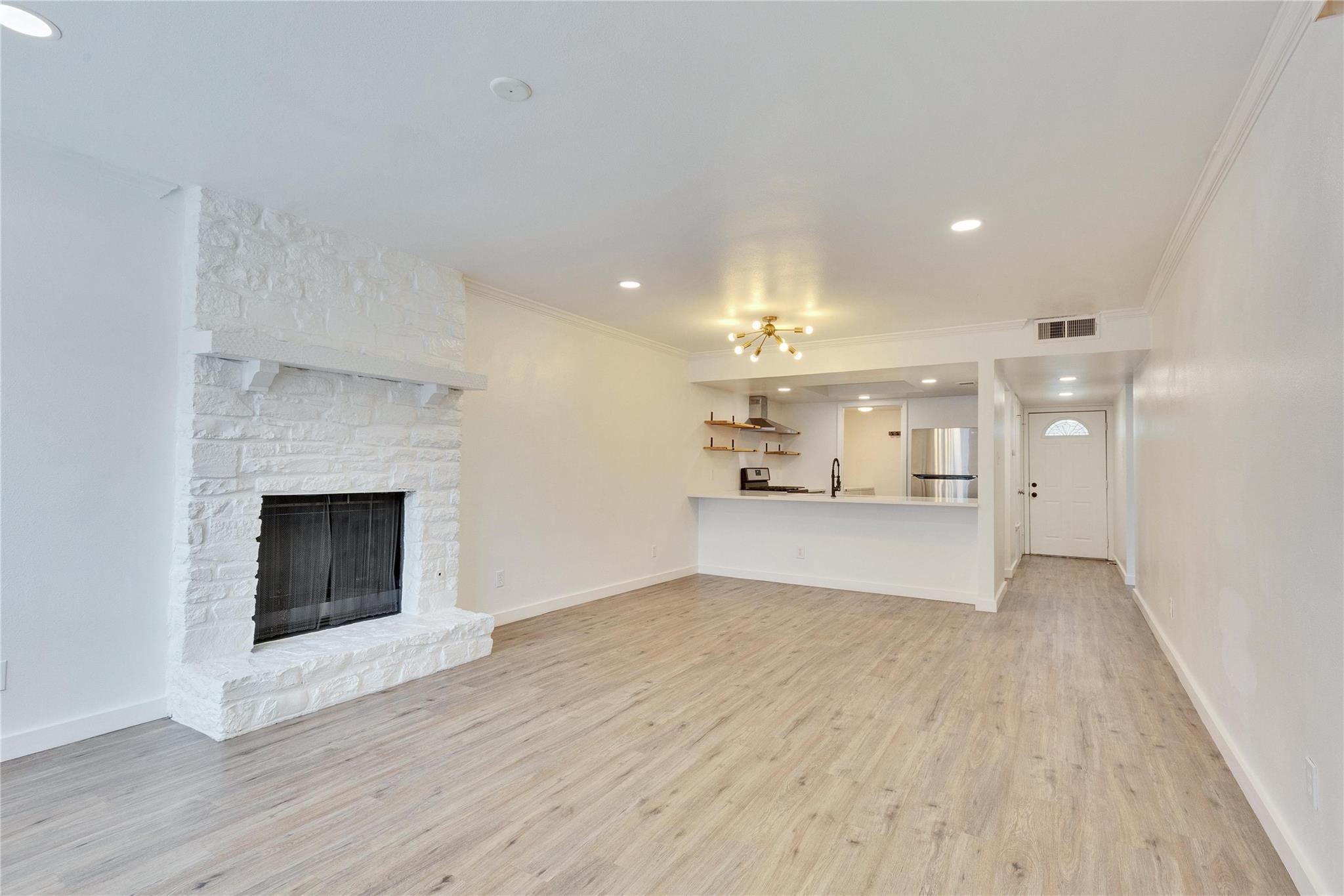 Listing photo 1 of 6910  Lovely Ln