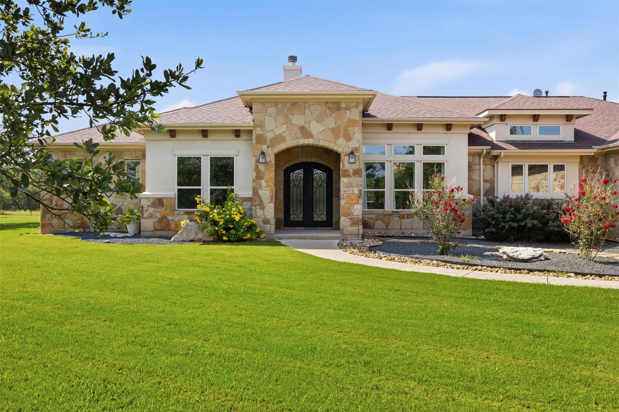 Listing photo 1 of 812  Jennings Branch Rd