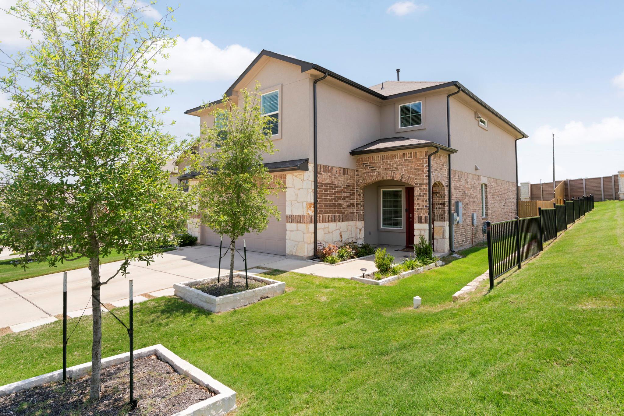 Listing photo 1 of 300  Brooklyn Dr