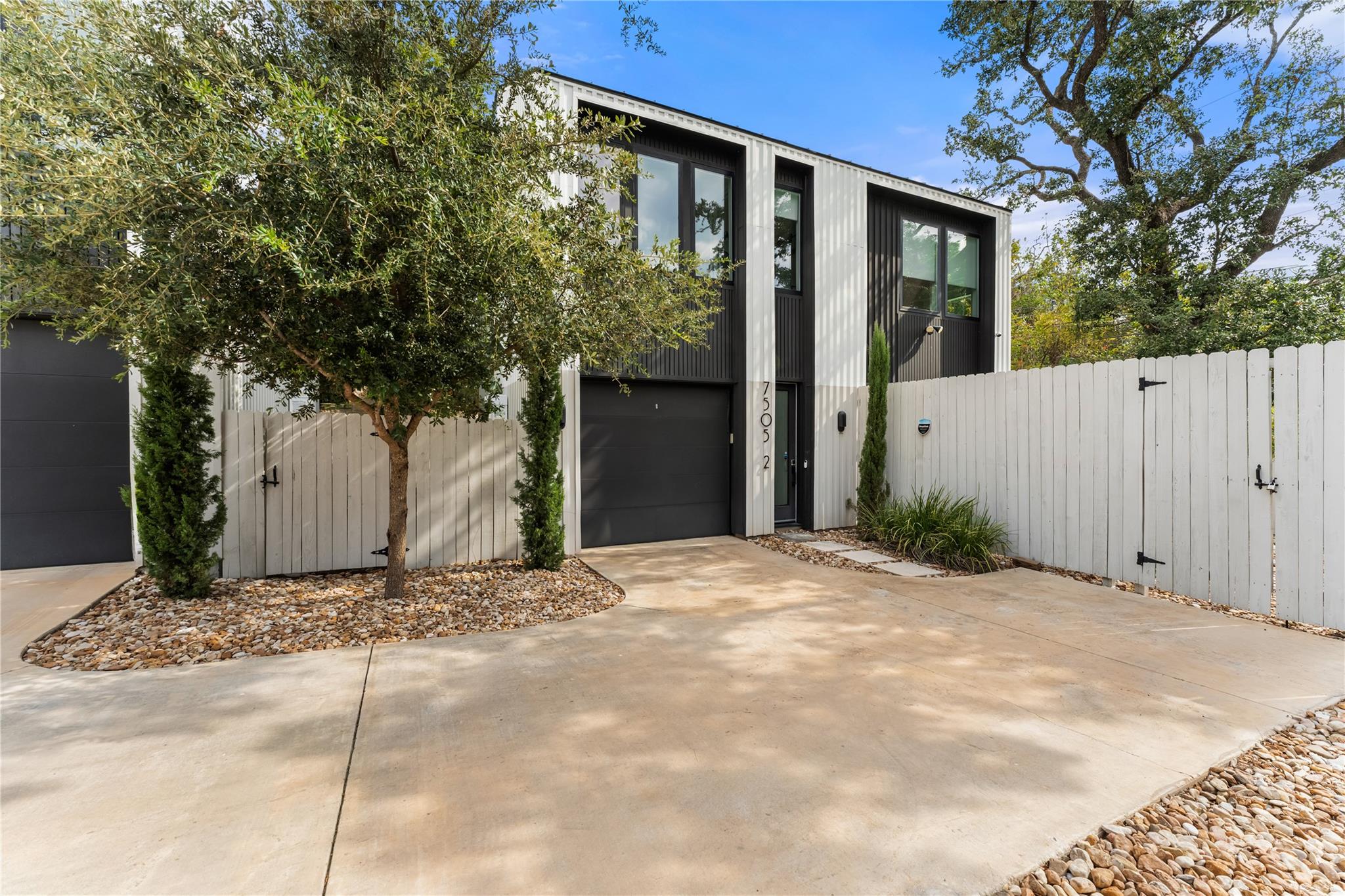 Listing photo 1 of 7505  Wynne Ln  #2