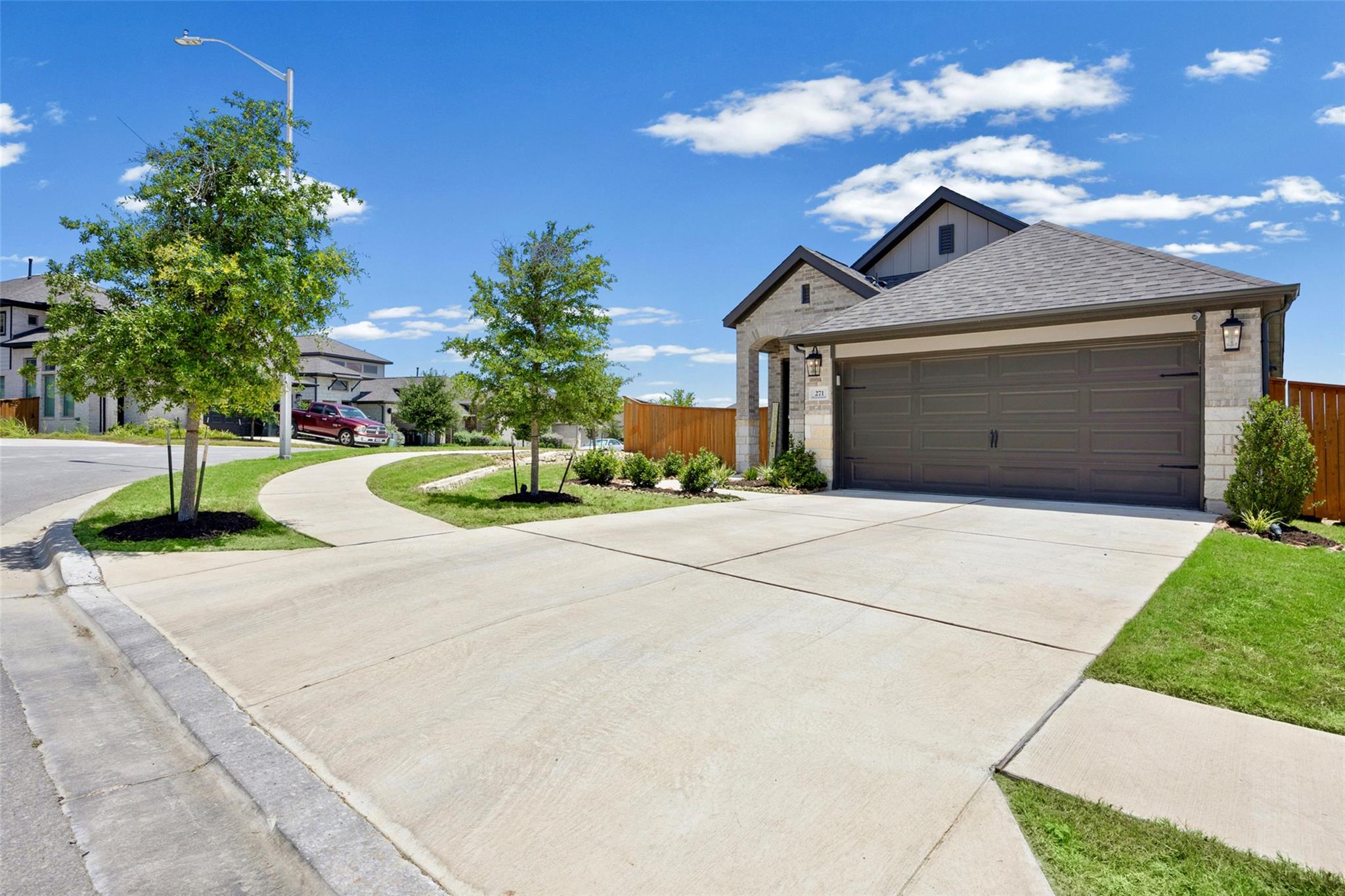 Listing photo 1 of 271  Reef Band Dr