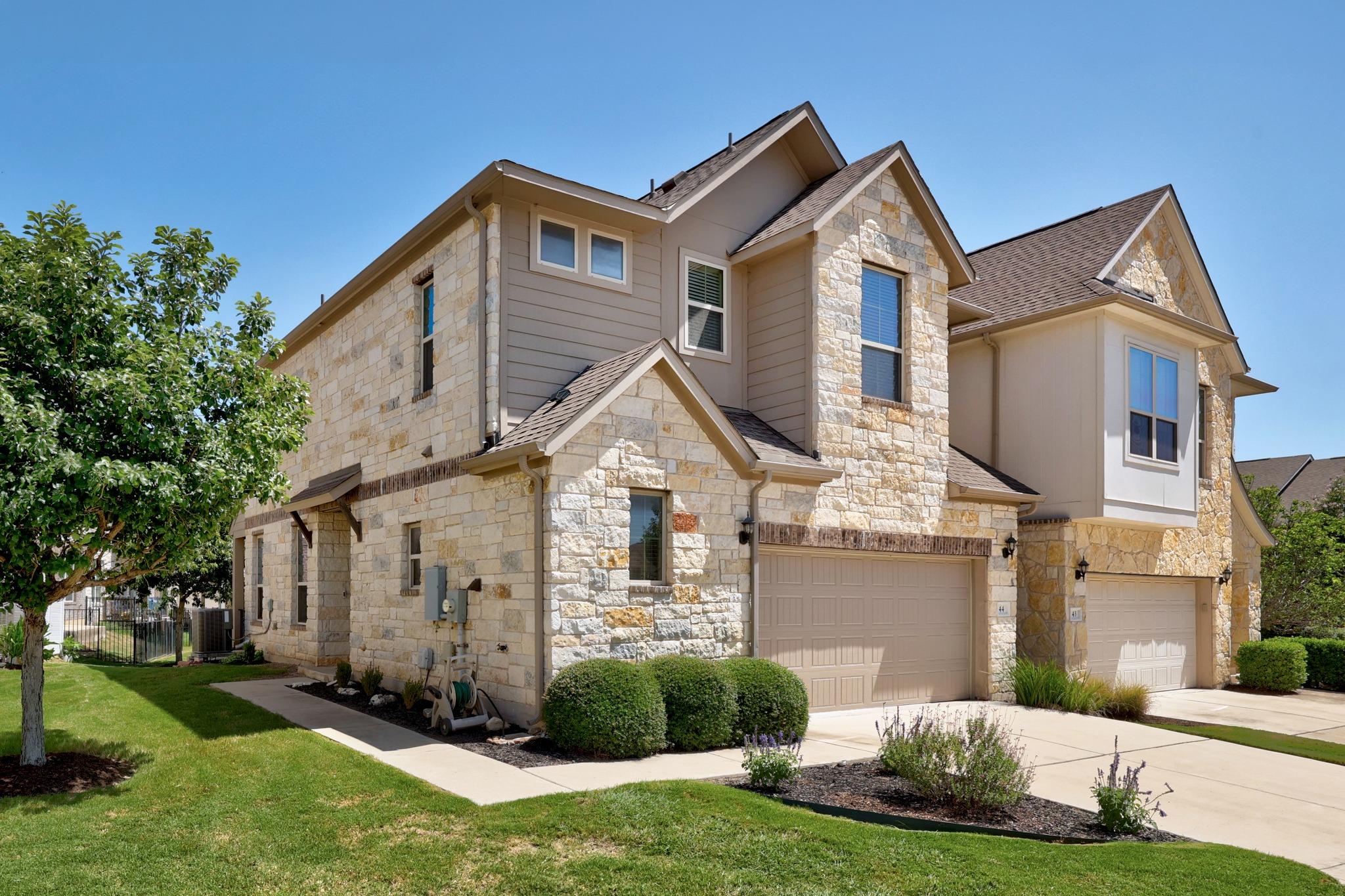 Listing photo 1 of 2105  Town Centre Dr  #44