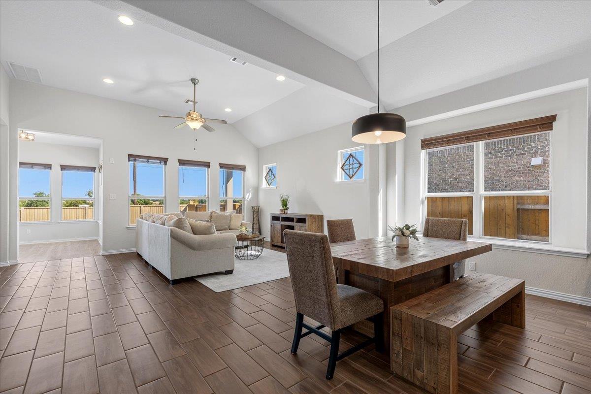 Listing photo 1 of 3164  Hidalgo Loop