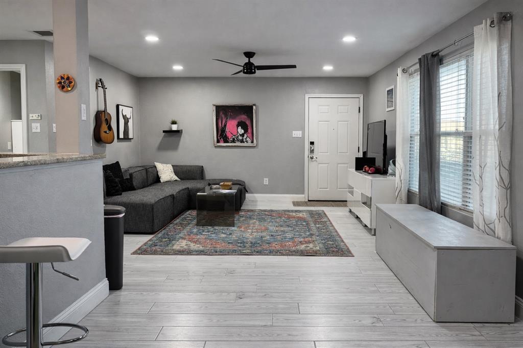 Listing photo 1 of 2450  Ashdale Dr  #210