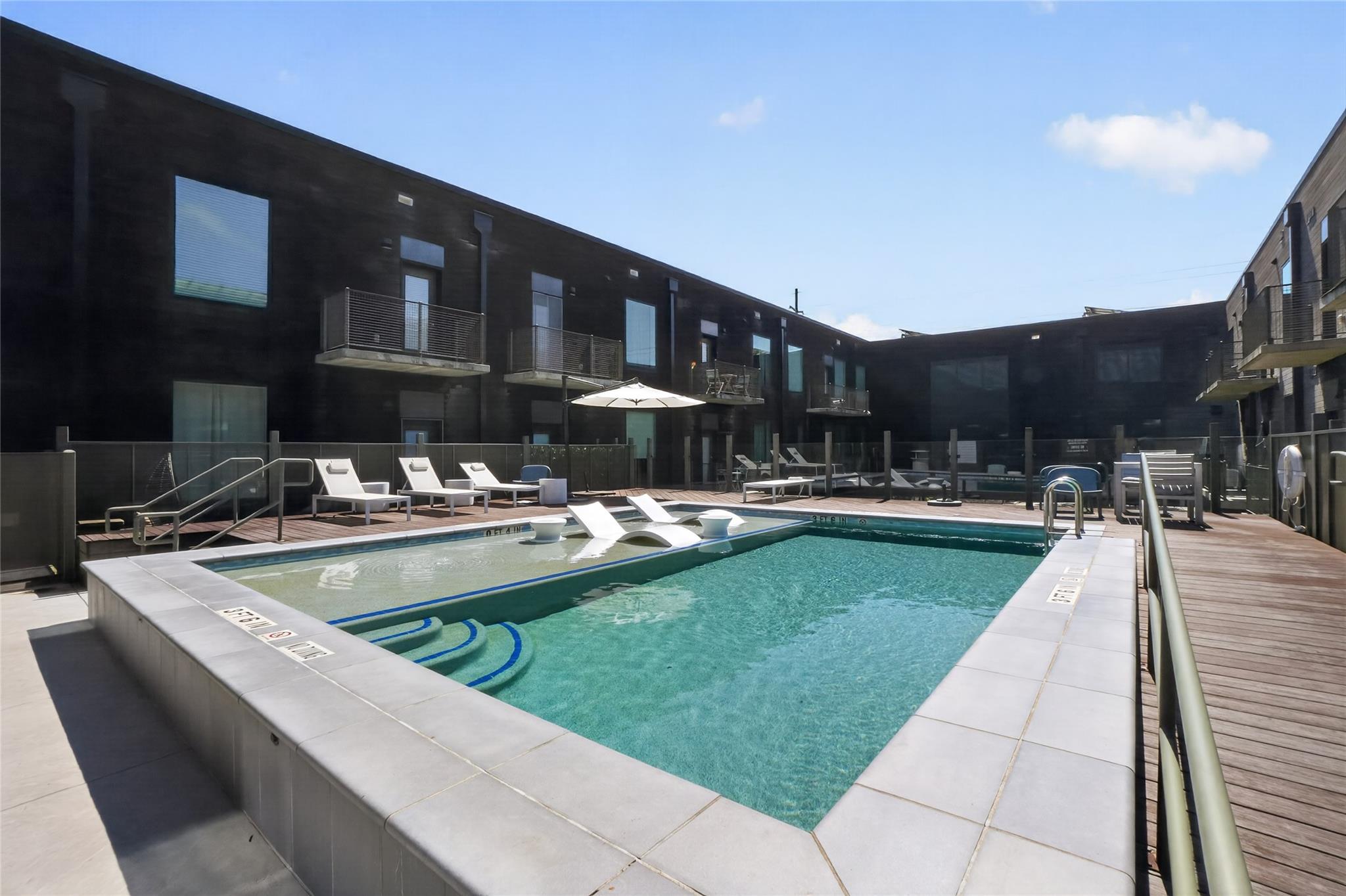 Listing photo 1 of 1800 E 4th St  #202