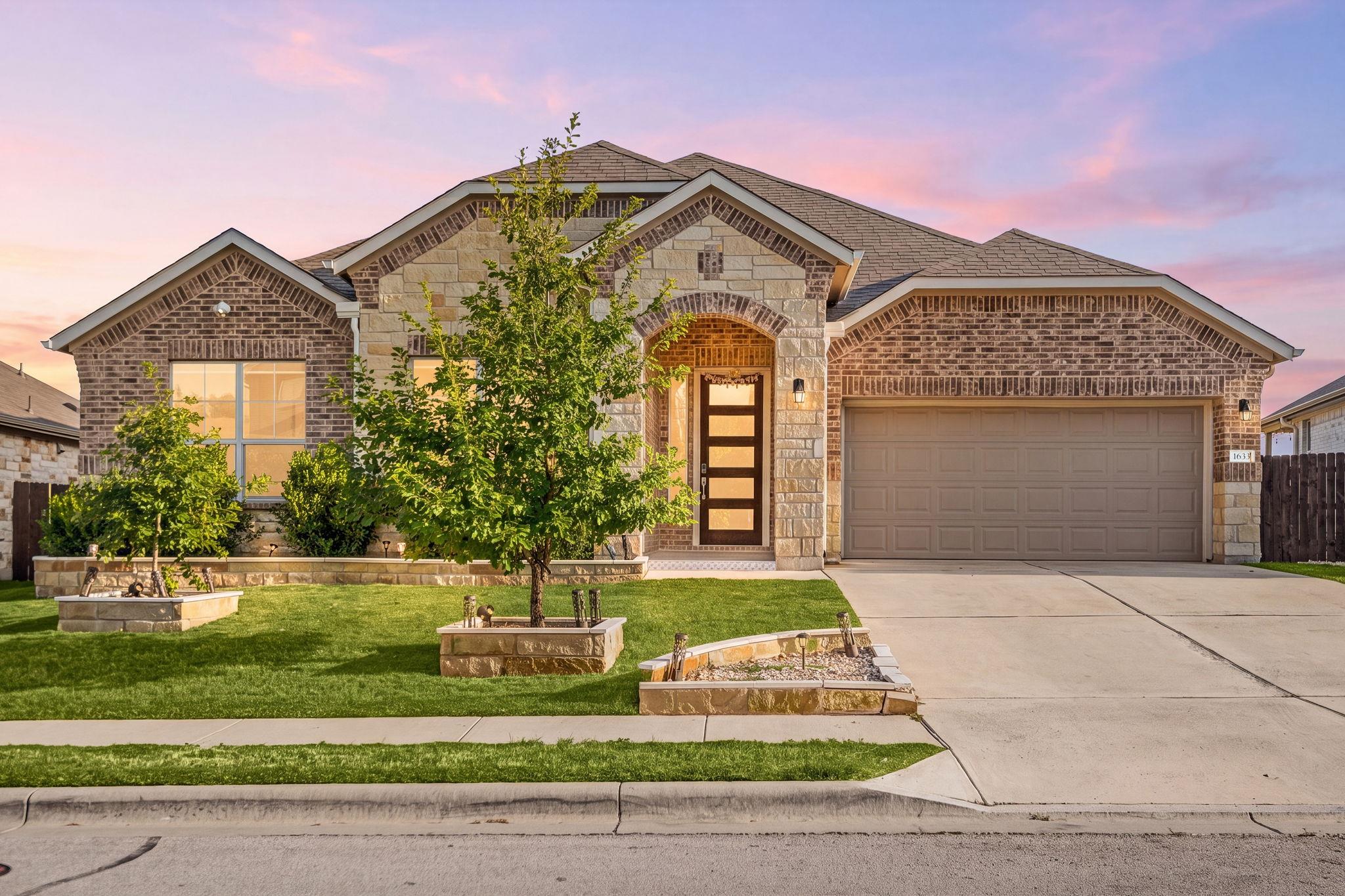 Listing photo 1 of 1633  Weavers Bnd