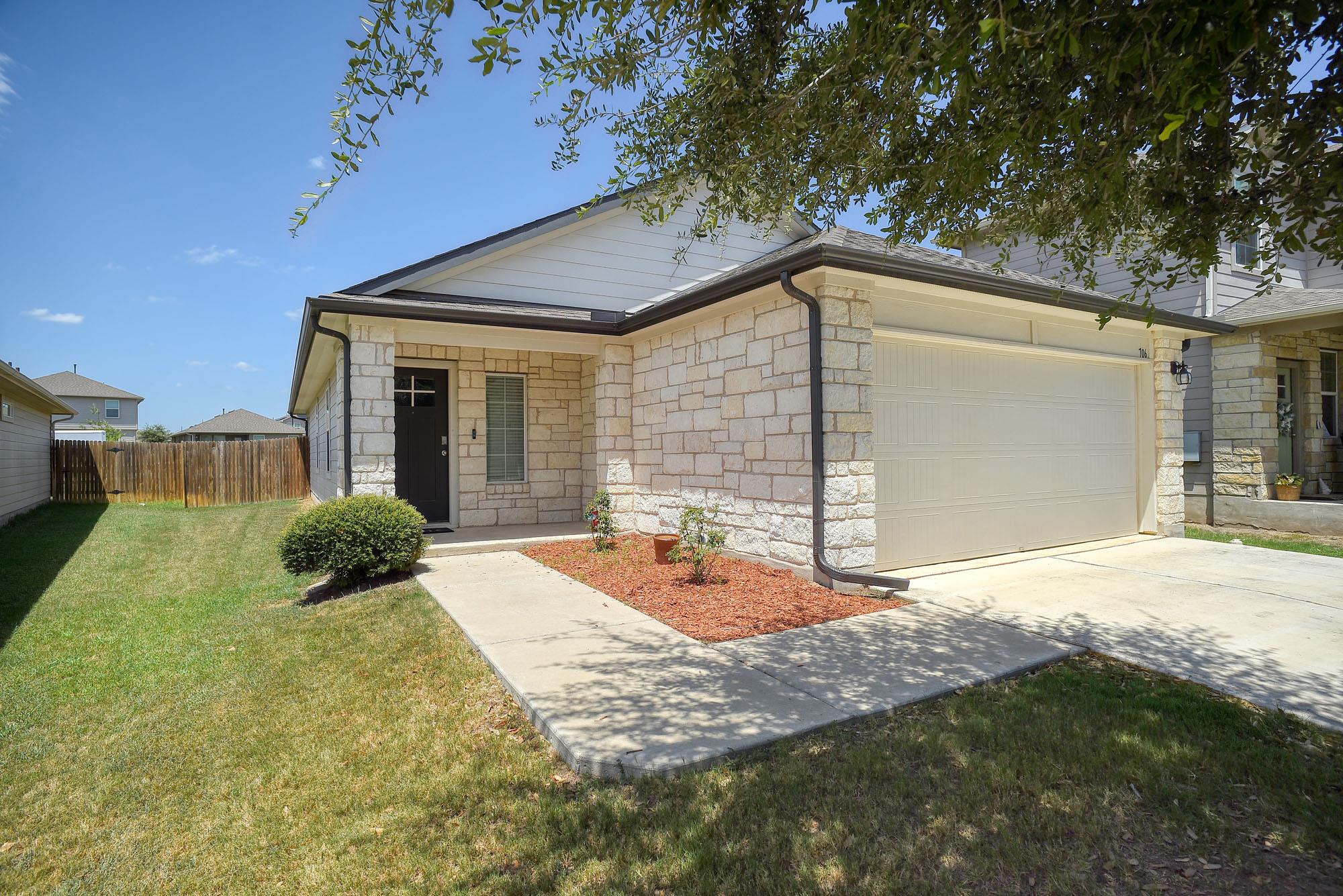 Listing photo 1 of 706  Roaring Fork Ln