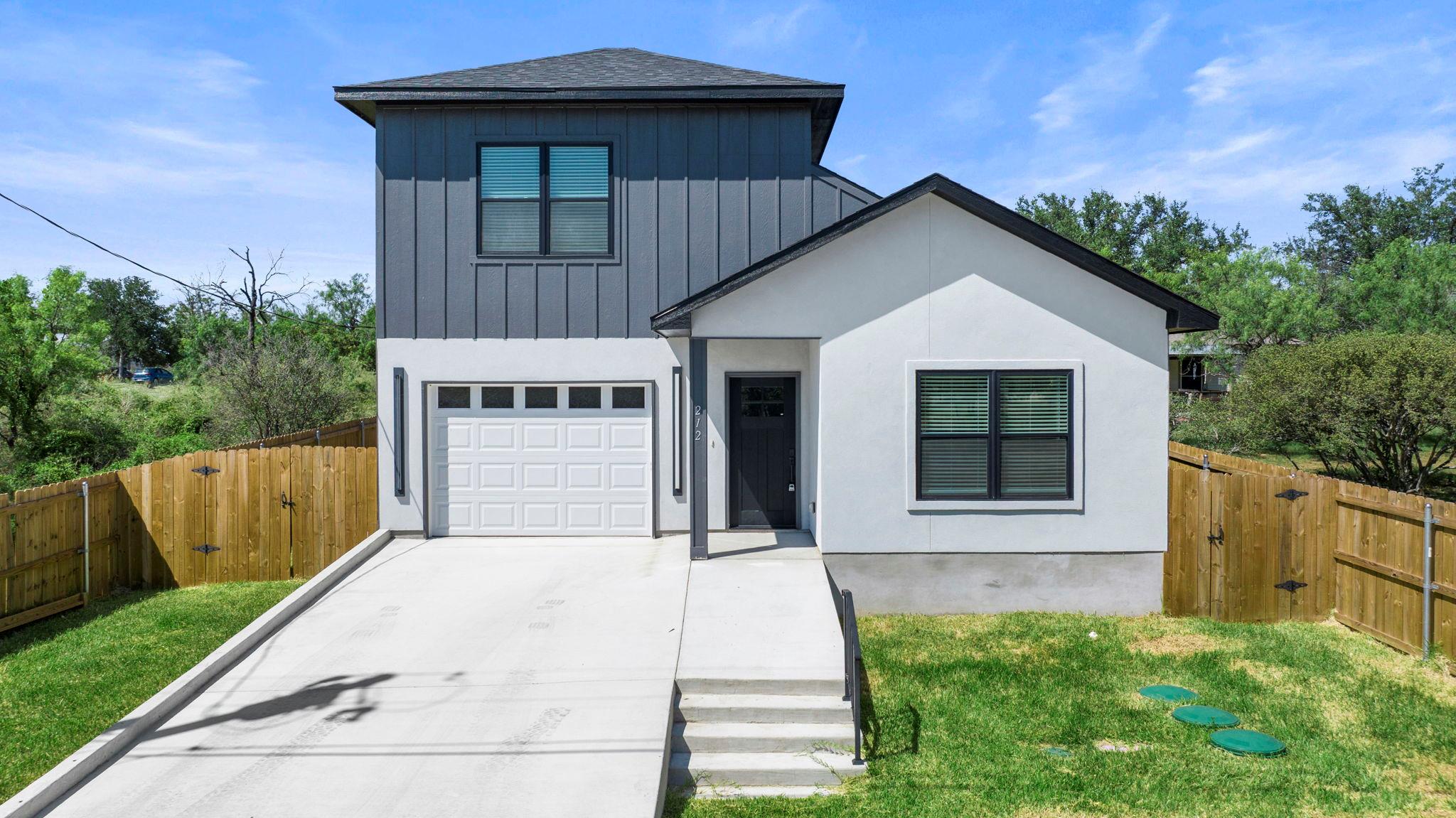 212  Southwood Dr 매물 사진 1