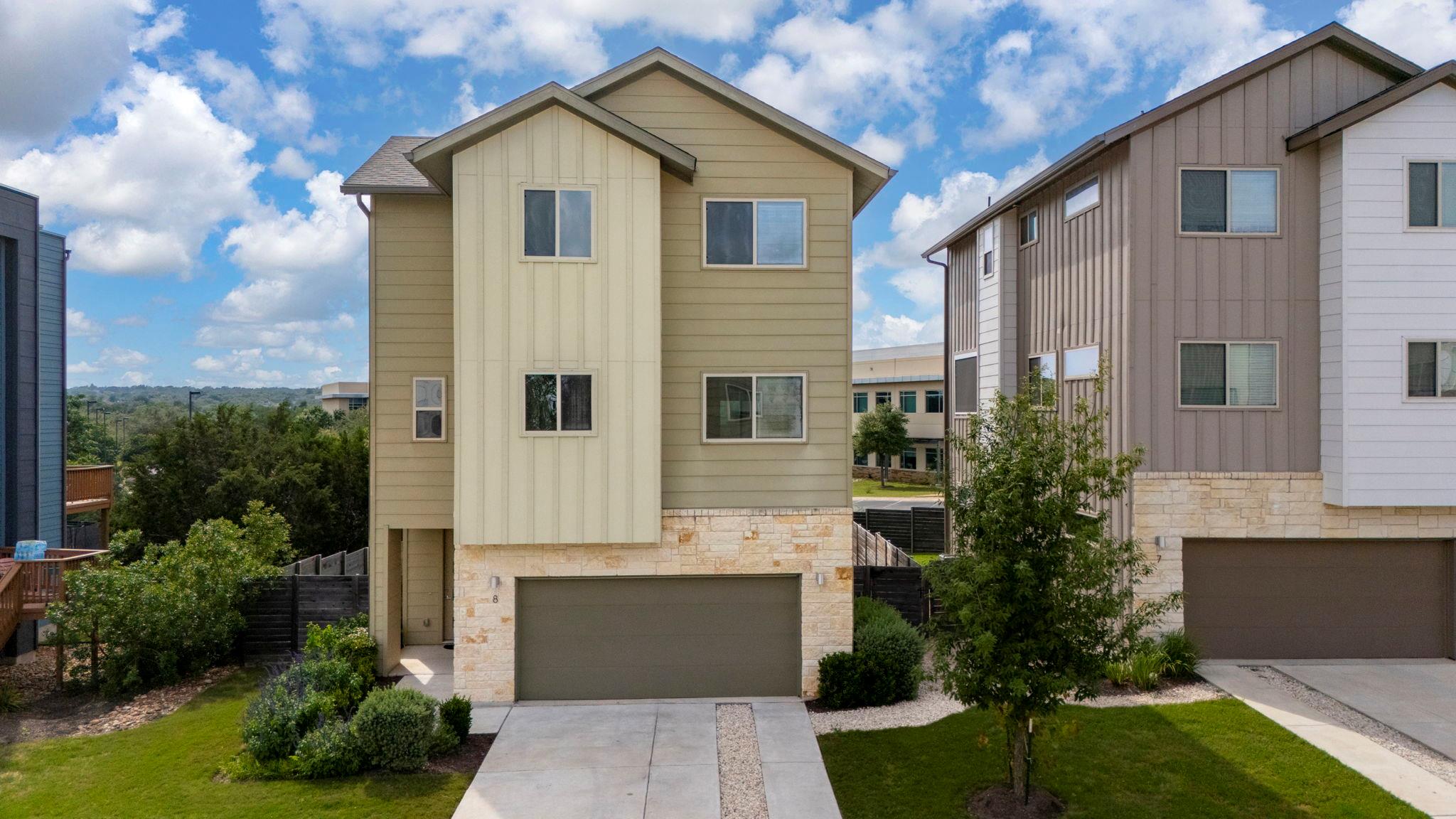 Listing photo 1 of 5315  La Crosse Ln  #8