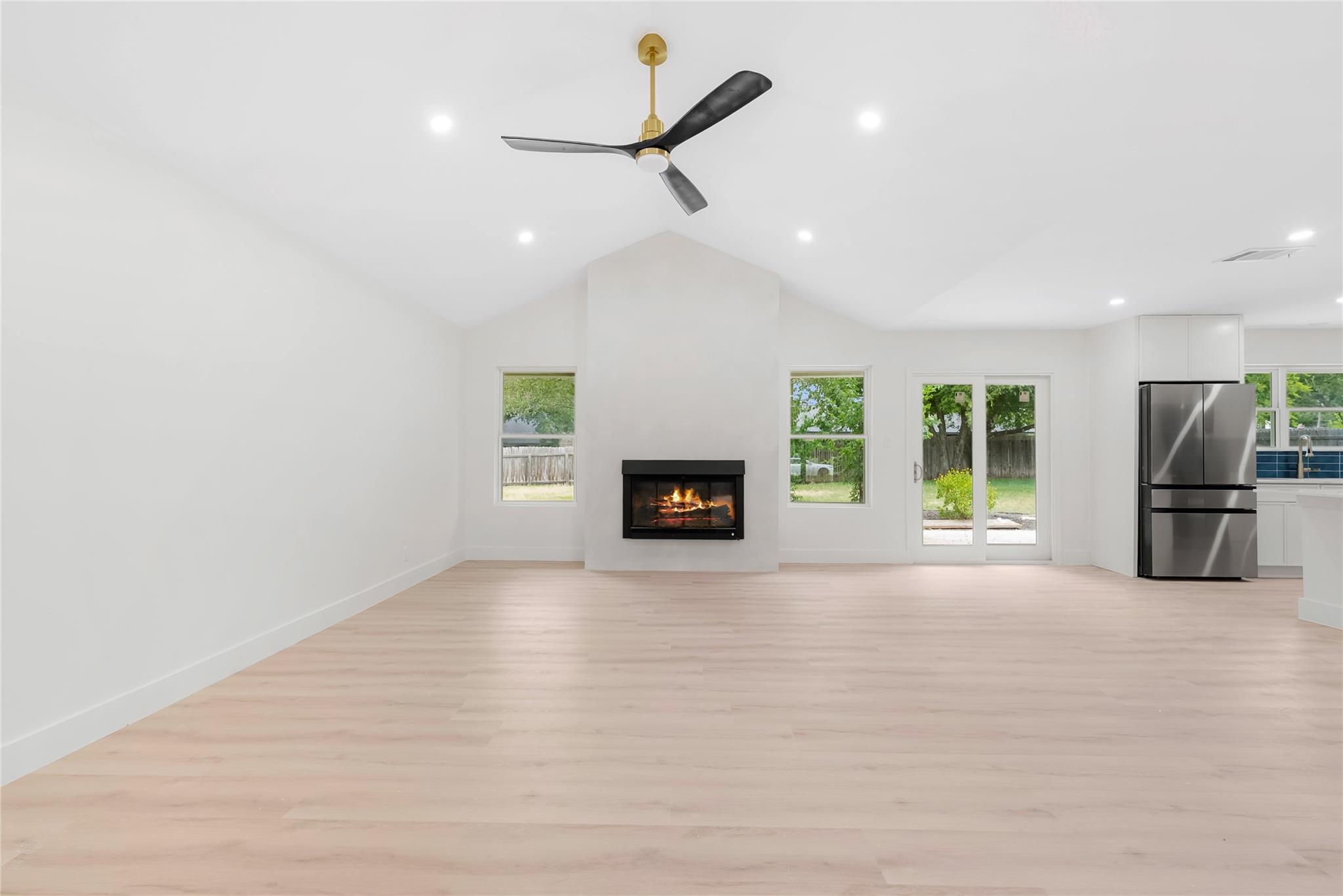 Listing photo 1 of 1403  Creekview Dr