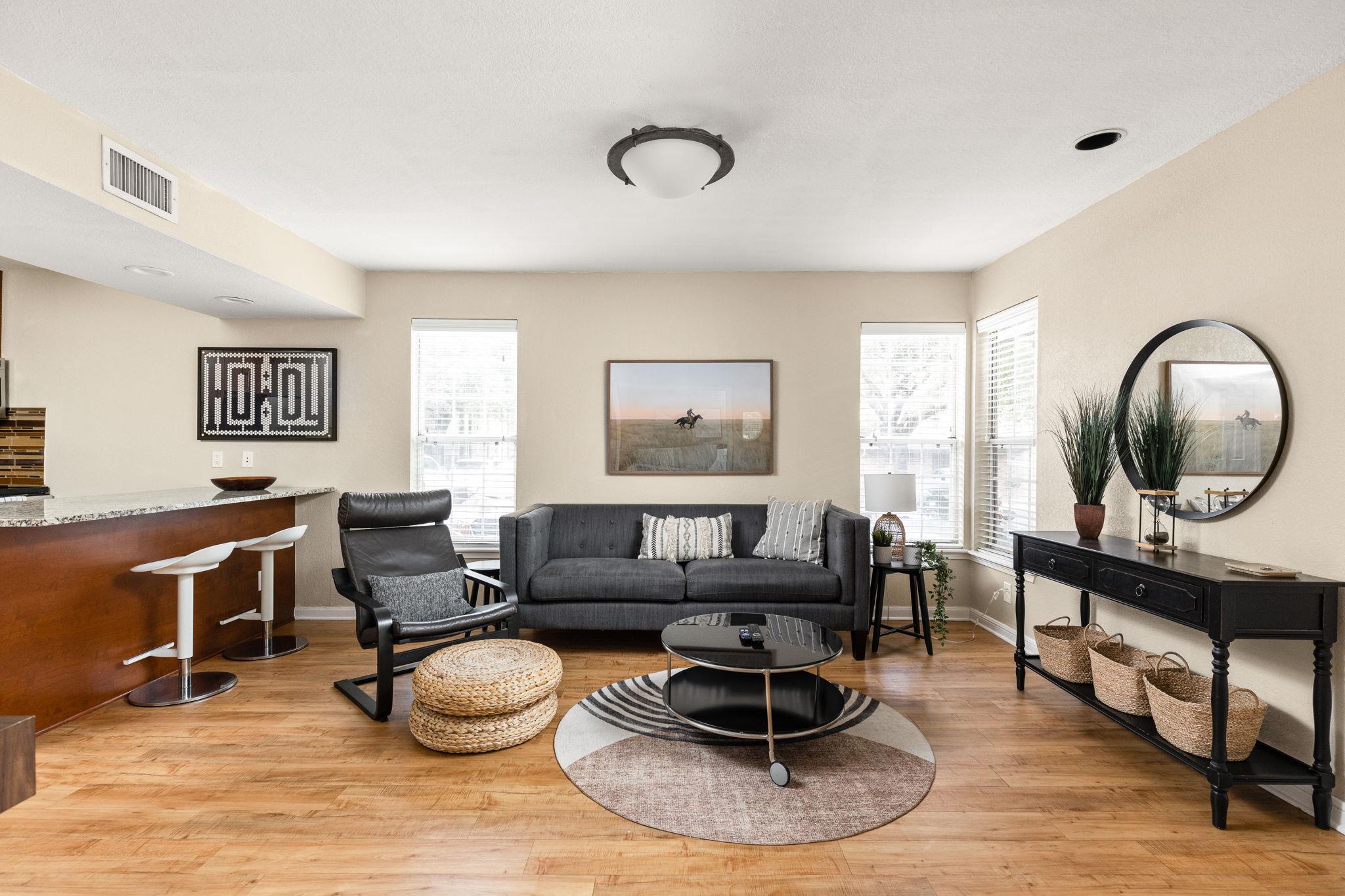 Listing photo 1 of 7685  Northcross Dr