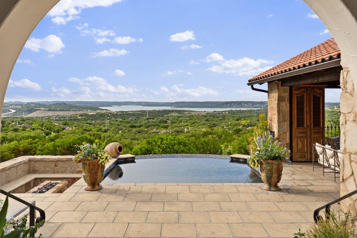 Listing photo 1 of 12432  Beverly Villas Ct