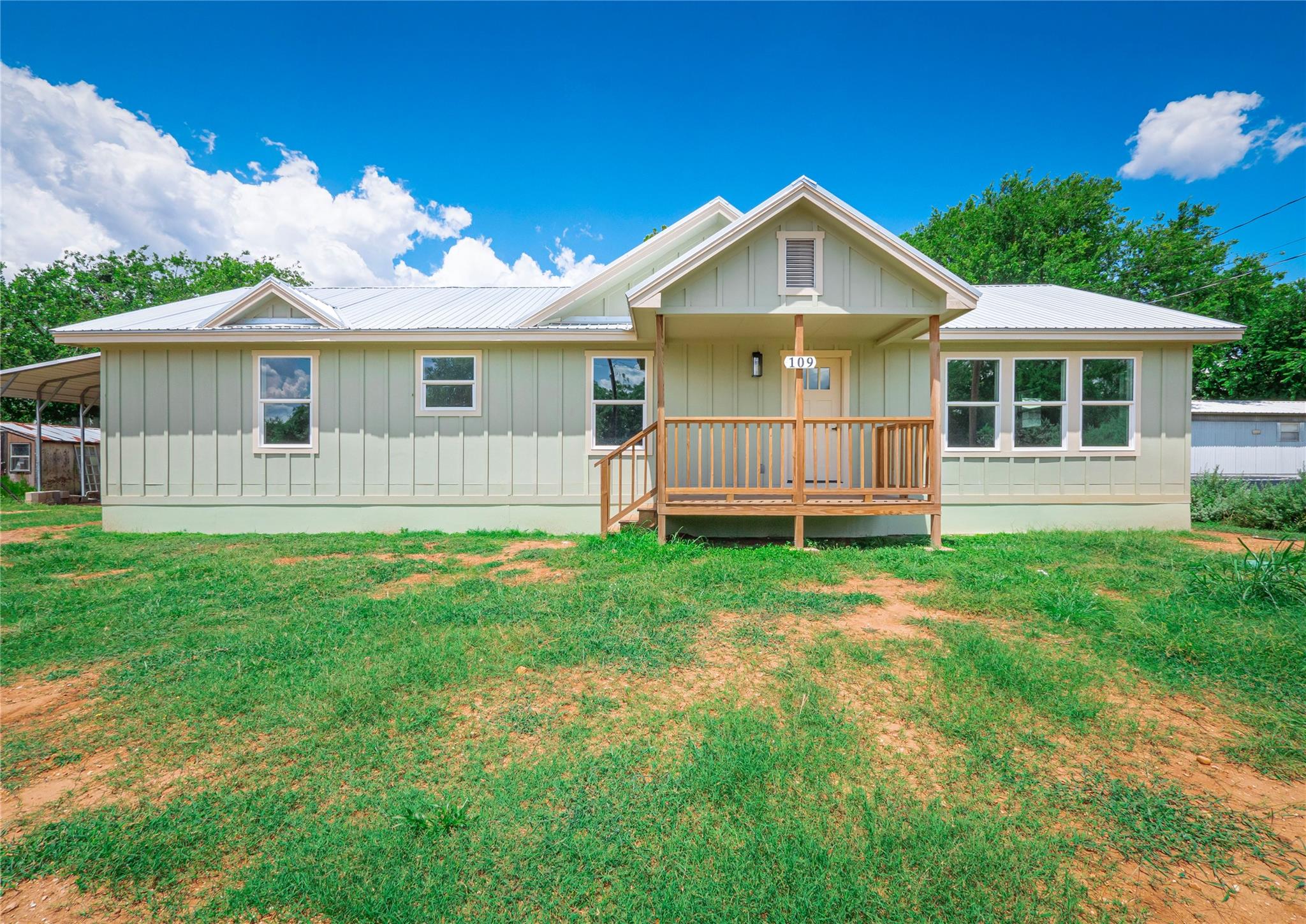 Listing photo 1 of 109  Elizabeth Dr