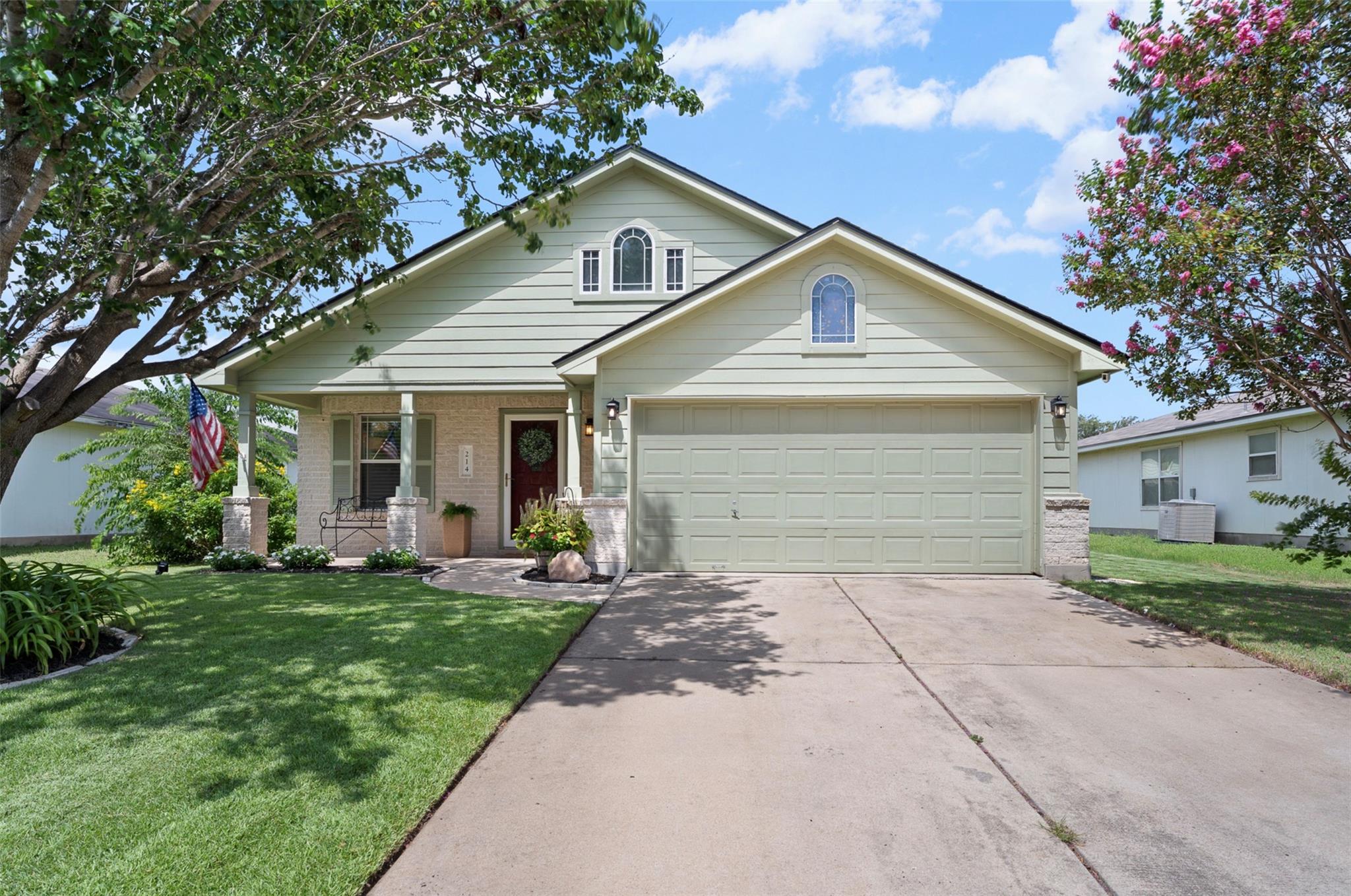 Listing photo 1 of 214  Jennifer Ln