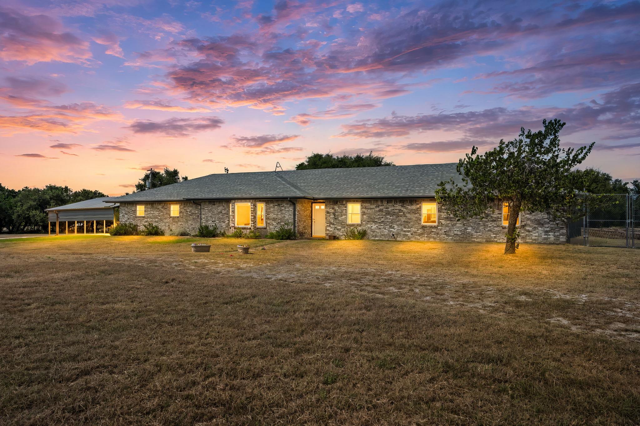 Listing photo 1 of 851  San Gabriel Dr