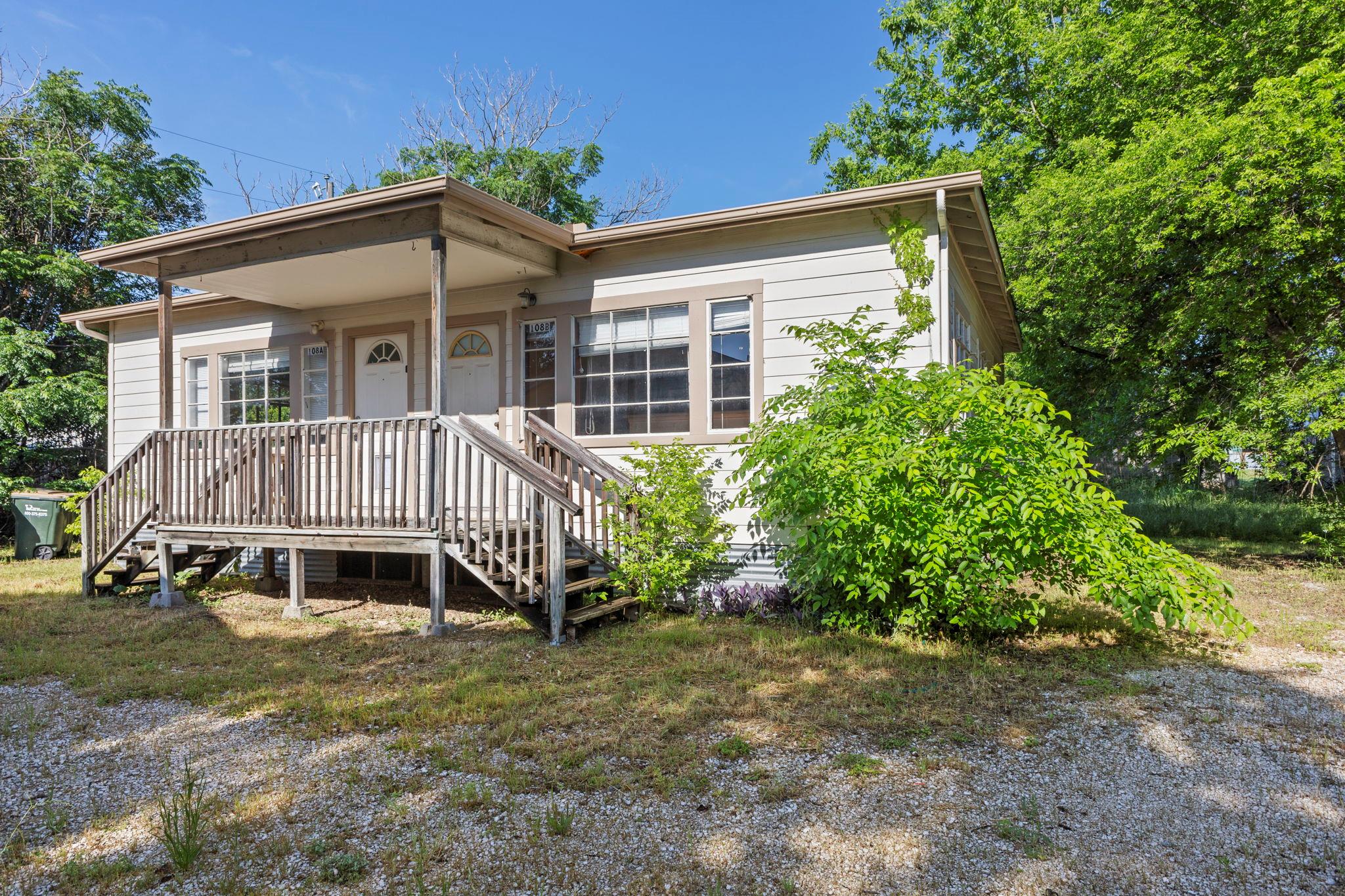 Listing photo 1 of 108 W Austin St  #B