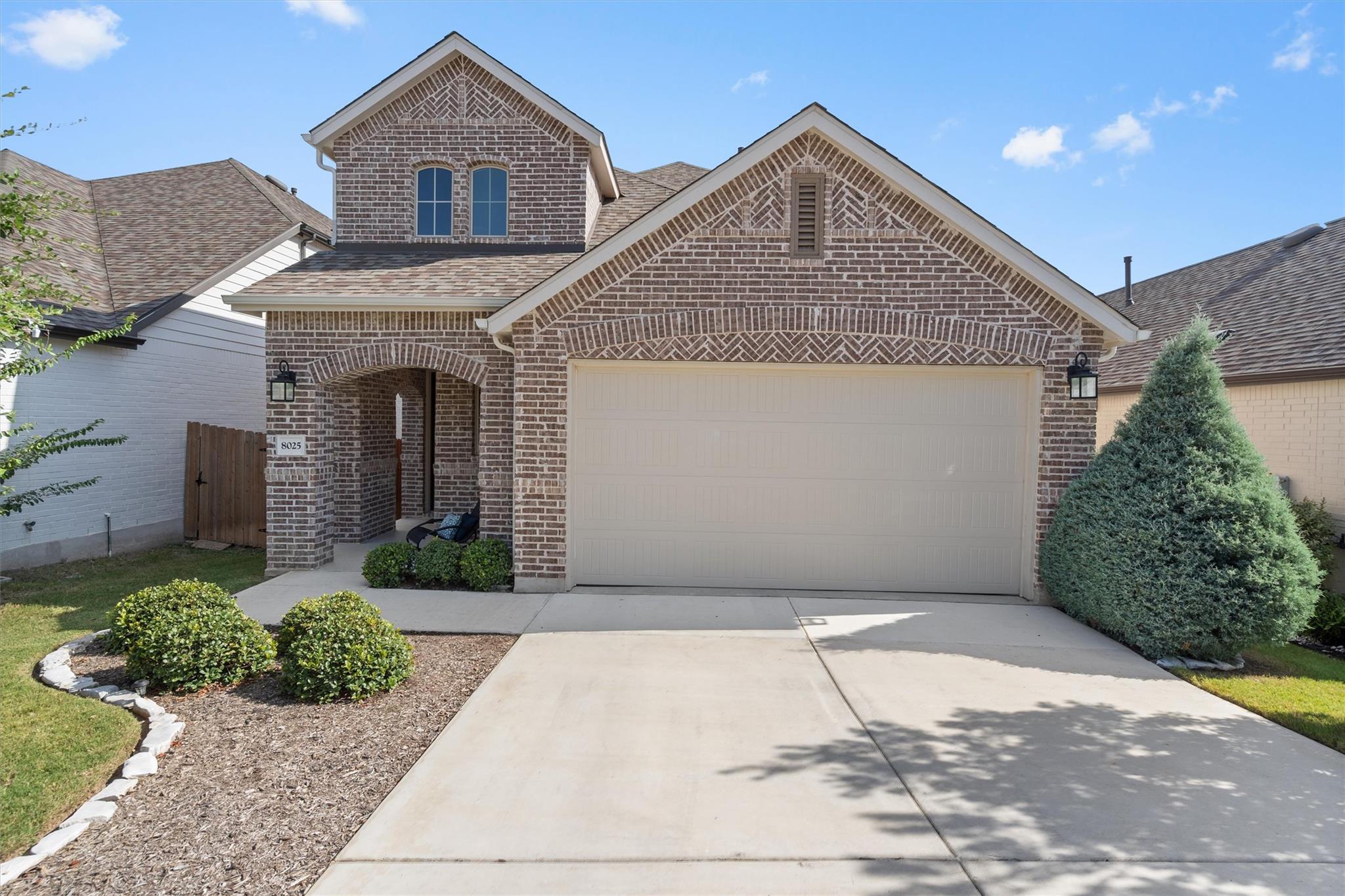 Listing photo 1 of 8025  Copper Prairie Bnd