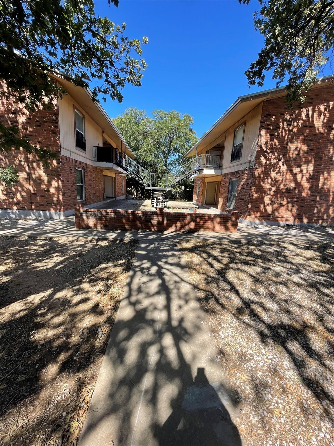 Listing photo 1 of 210  N Vanderveer St  #7