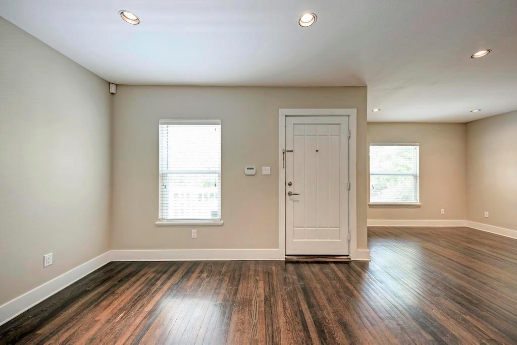 Listing photo 1 of 1014 E 14th St