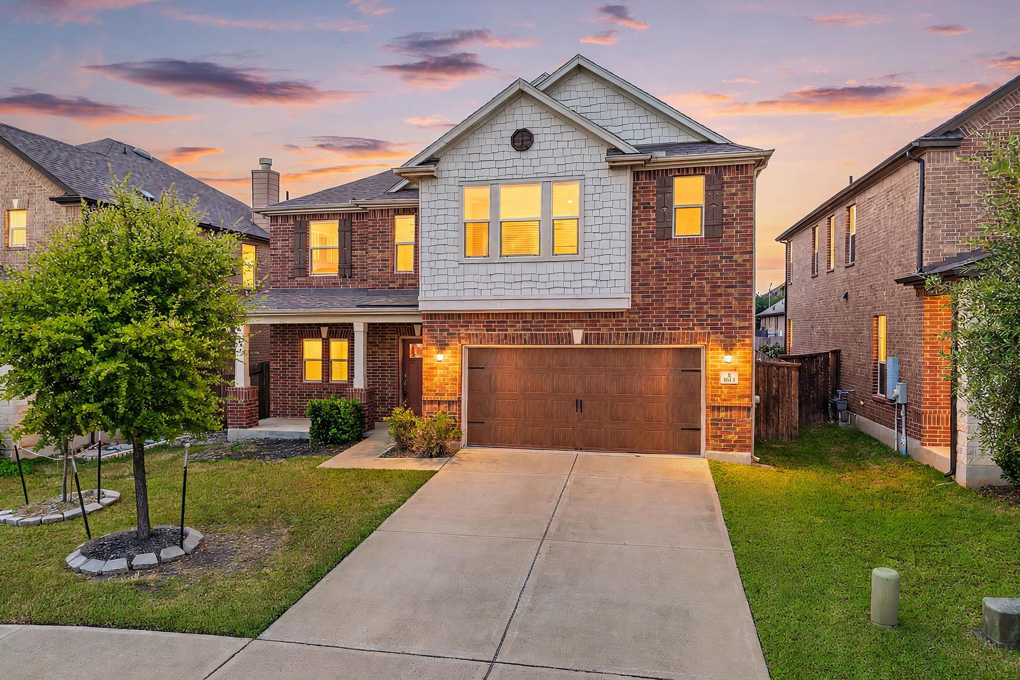 Listing photo 1 of 1613  Sonny Dr
