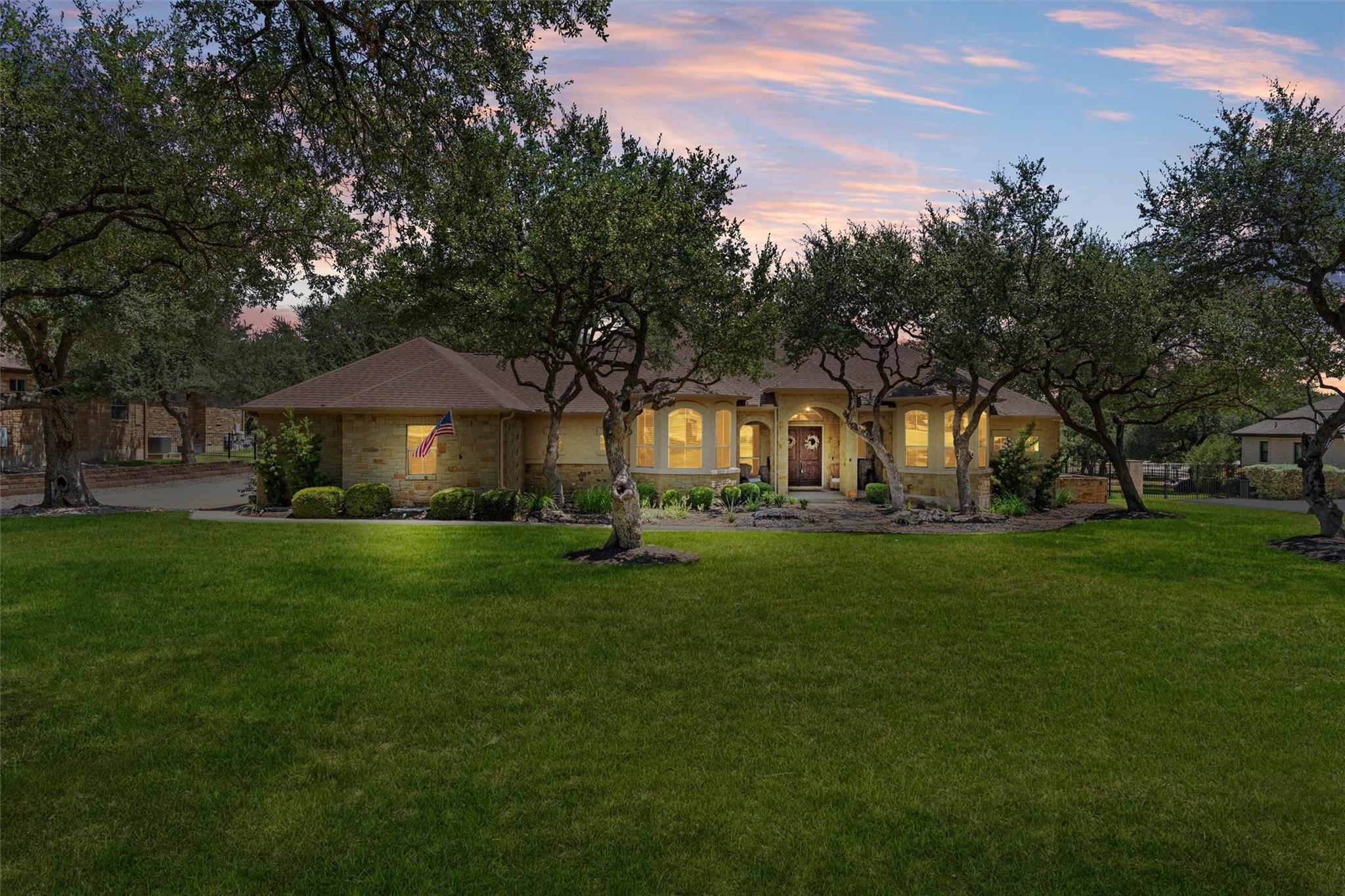Listing photo 1 of 104  Vista Ln